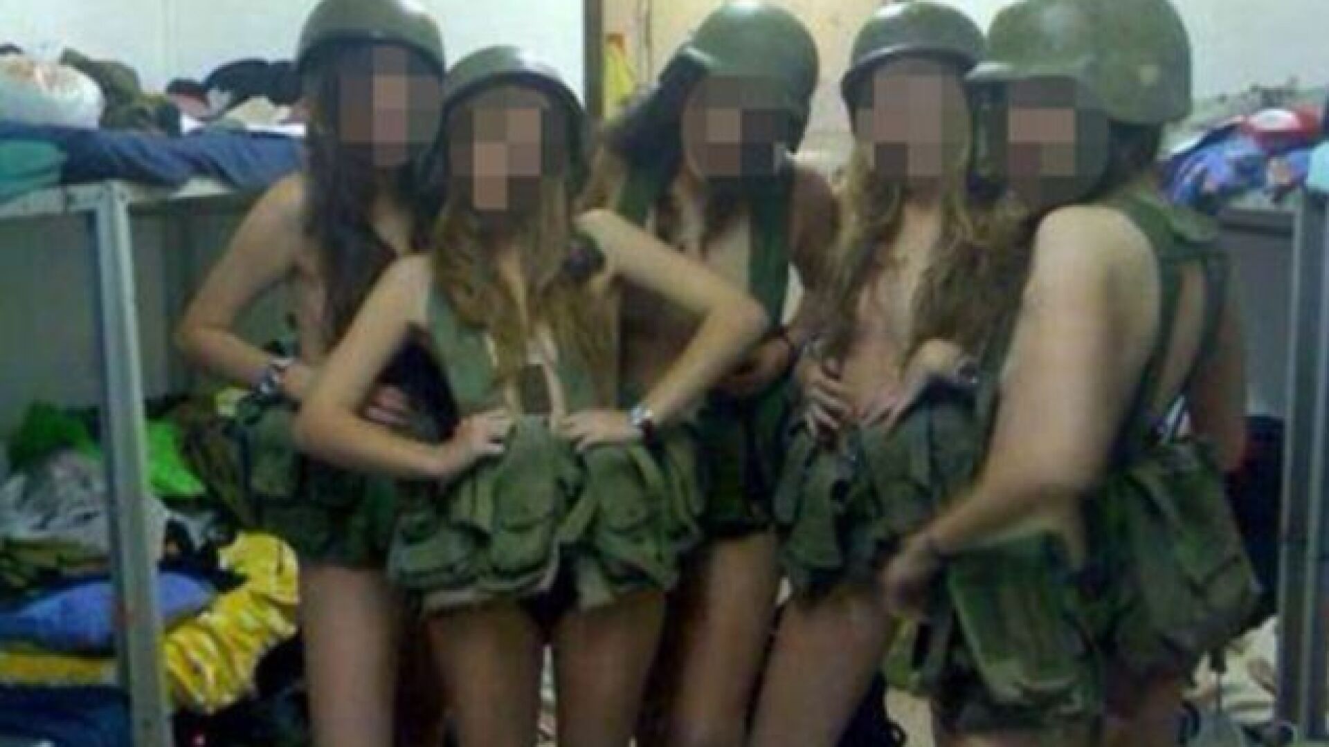 Жени-военнослужещи от израелската армия наказани за полуголи снимки във 
