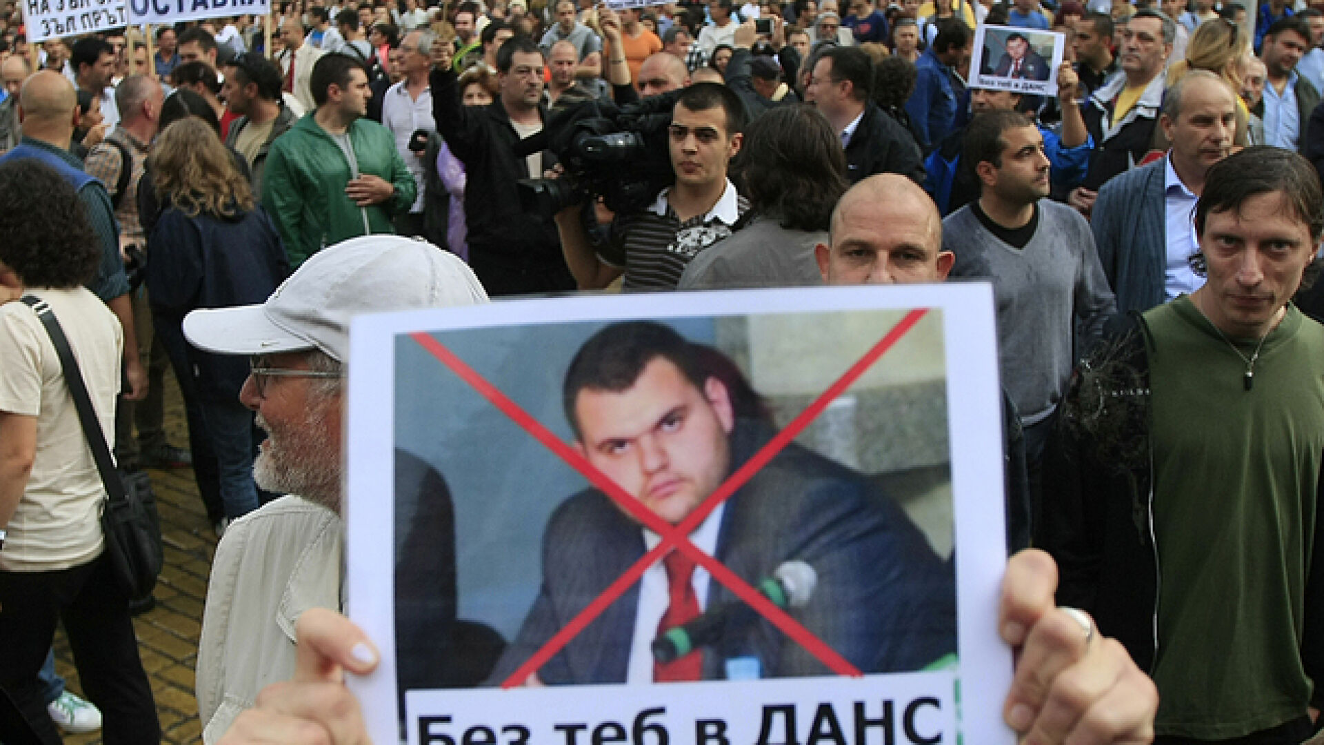 Хиляди протестираха срещу назначението на Пеевски