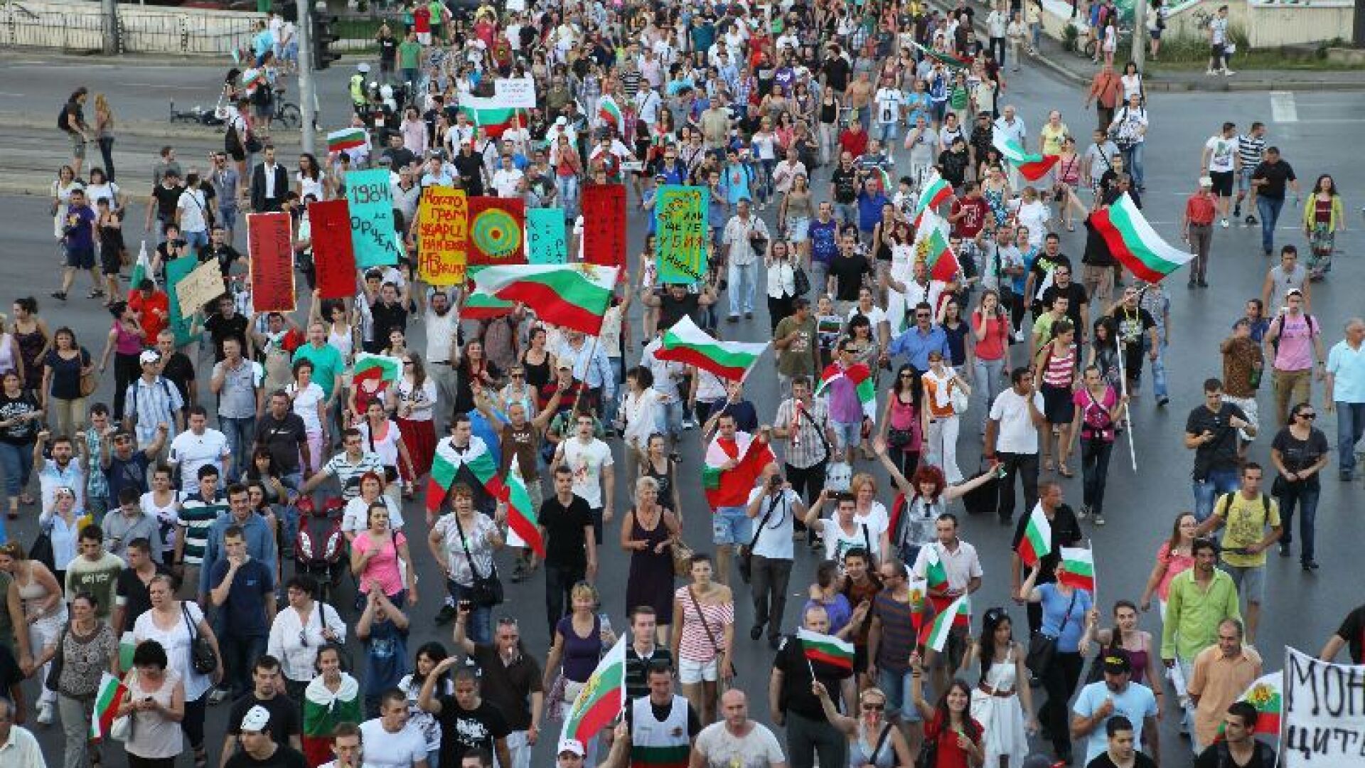 7000 души „игнорираха” агресията и протестираха мирно