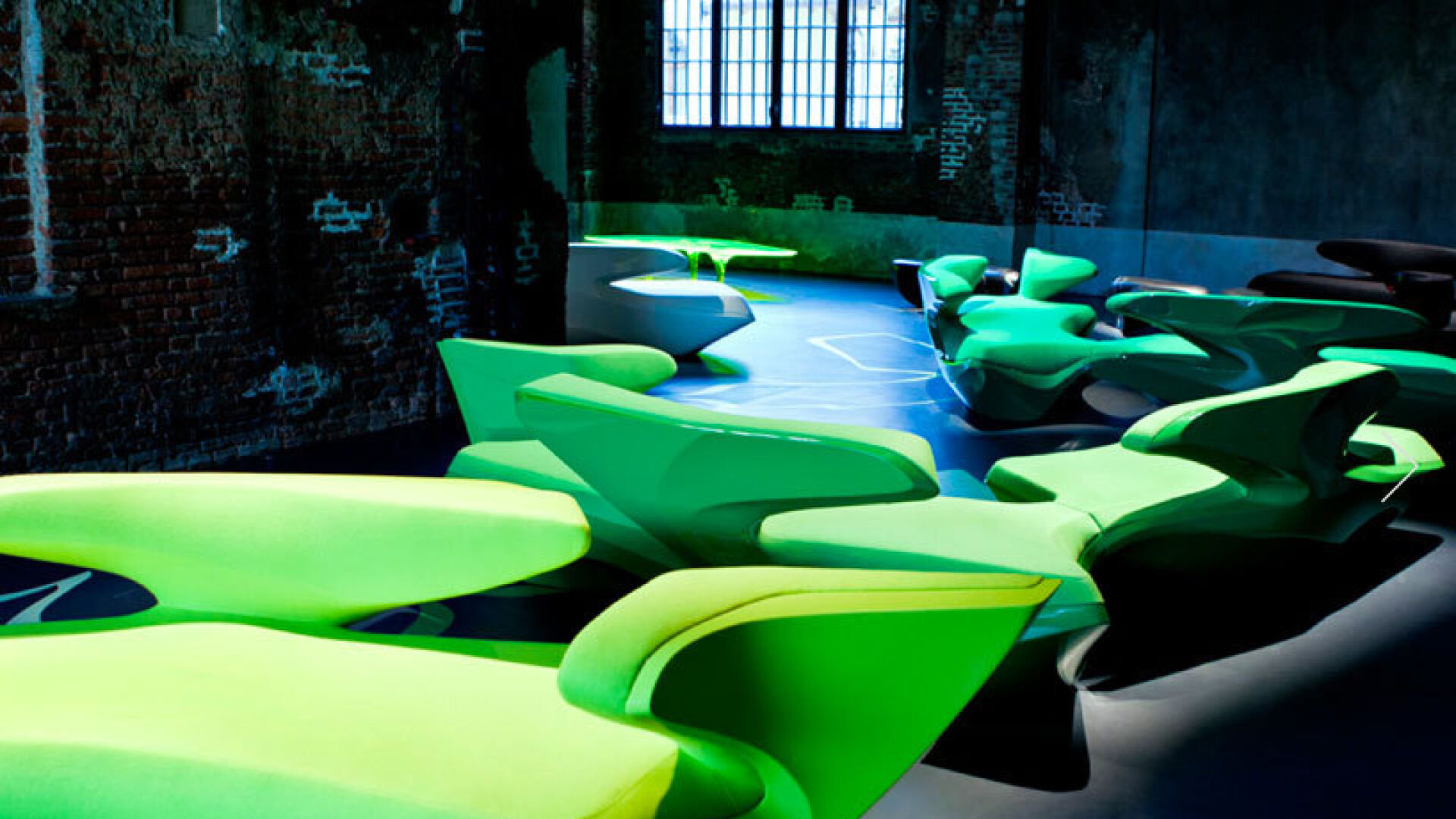 Zephyr sofa от Zaha Hadid
