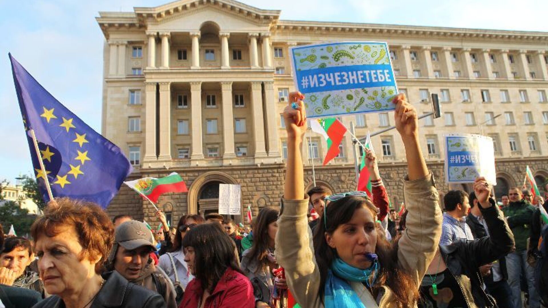 Протестиращи посветиха танц на властта на 14-ия ден на недоволство