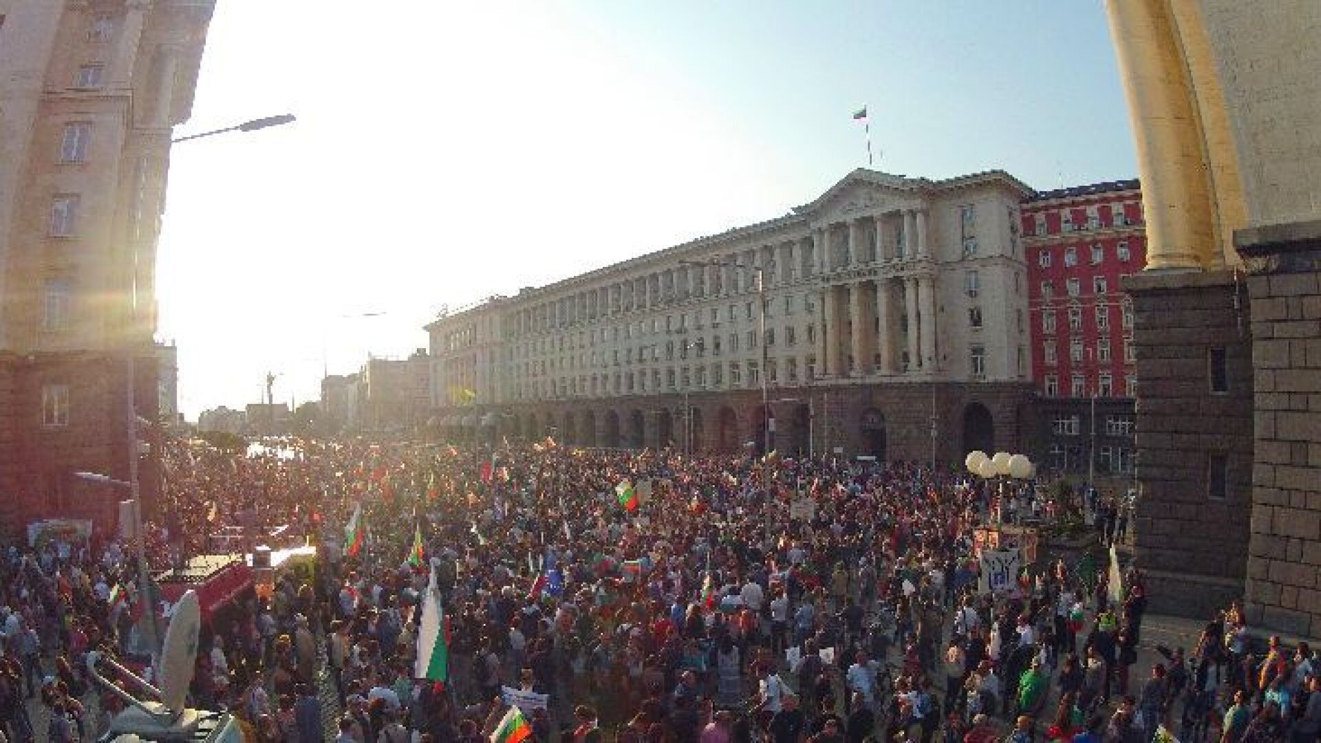 4500 категорични в исканията си за сваляне на властта
