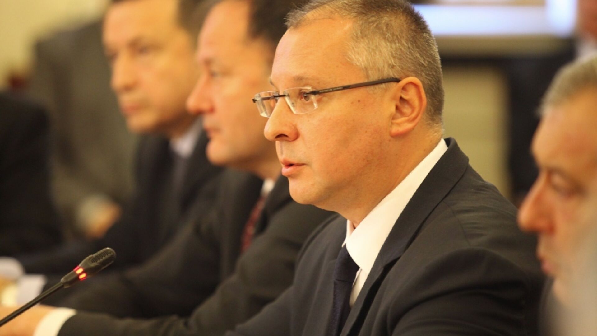 Станишев: Задължително гласуване и нови избори тази година