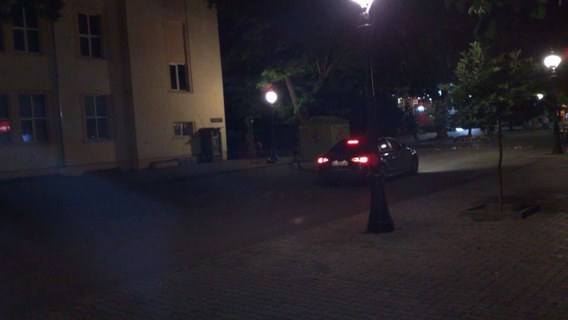 Автомобил преминава през пешеходната зона в Стара Загора