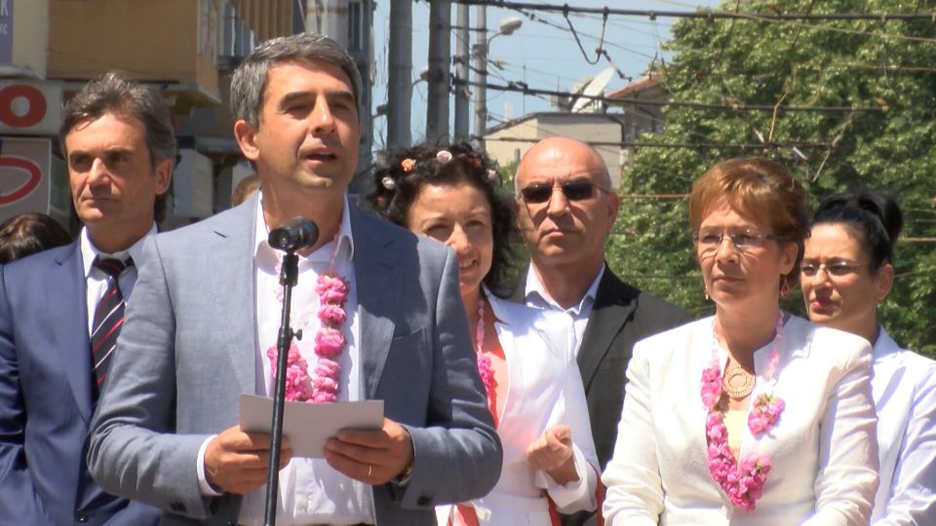 Плевнелиев: Розата е най-разпознаваемият български символ, трябва да я защитим