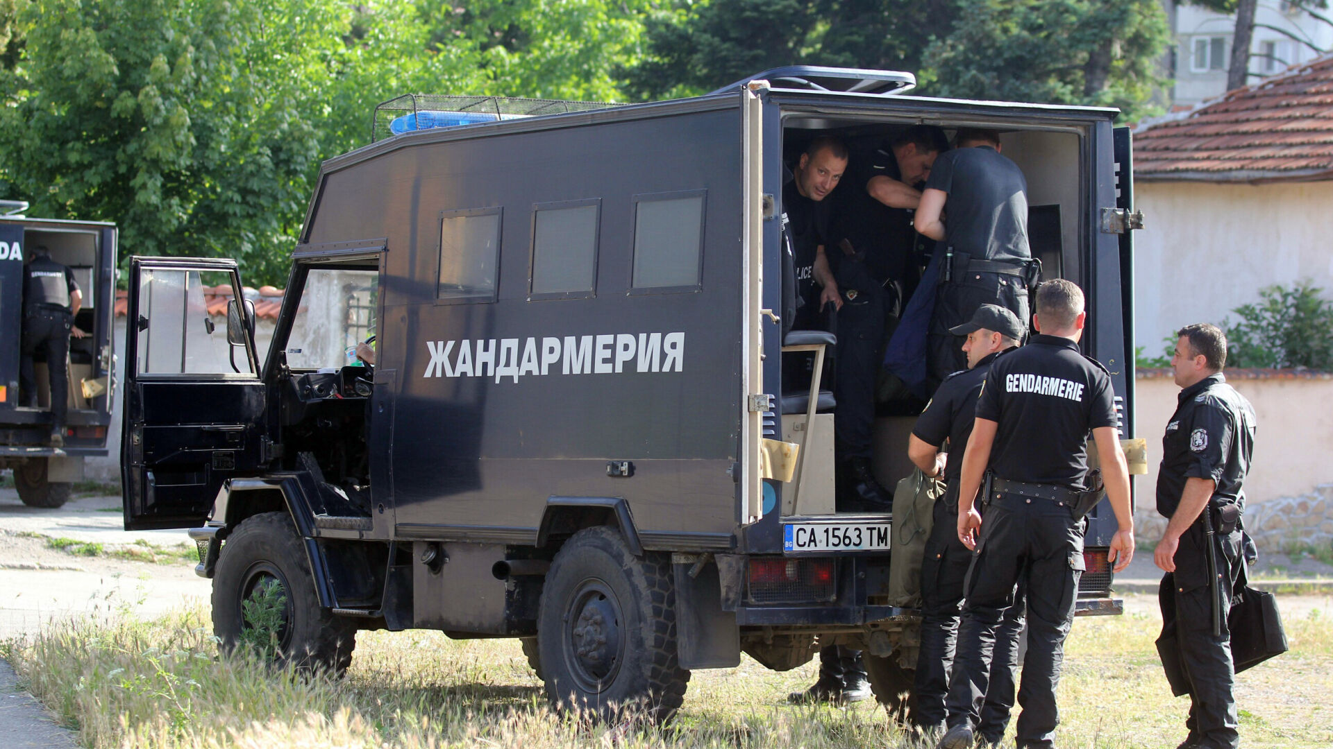 Полицията ще пази „Орландовци” поне няколко дни