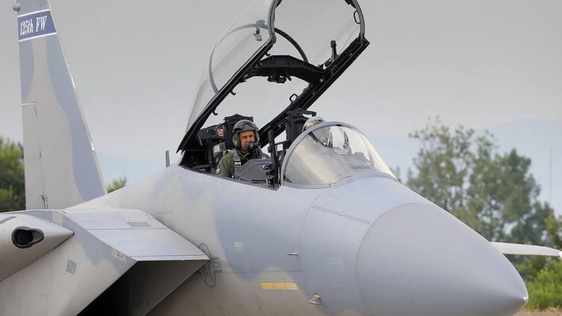 Румен Радев летя с изтребител F-15 (СНИМКИ)