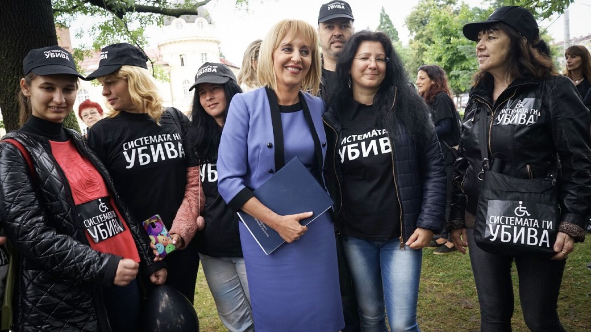 Протестиращите майки с ултиматум към депутатите