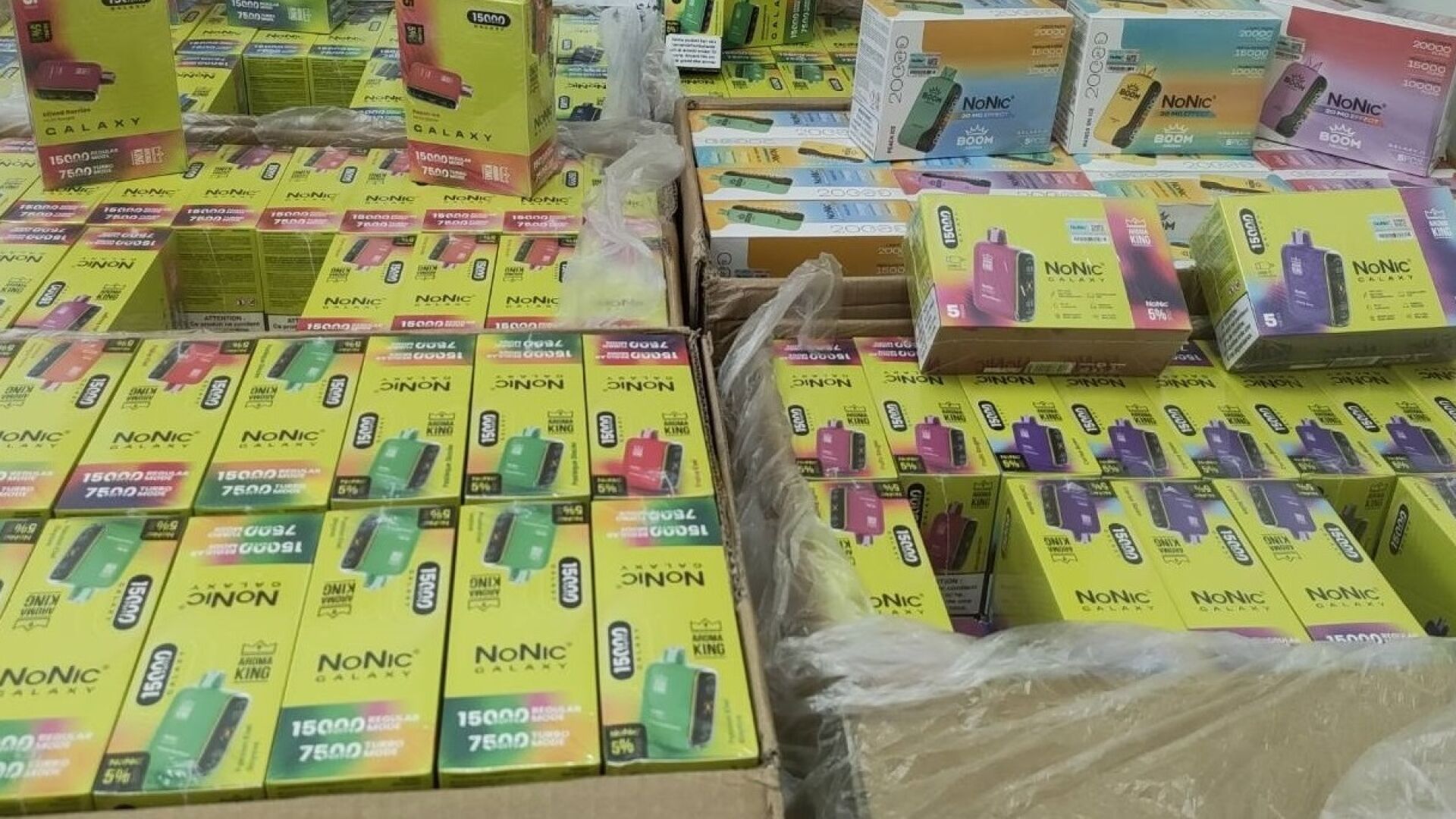 Задържаха близо 1200 електронни устройства за пушене в Чипровци