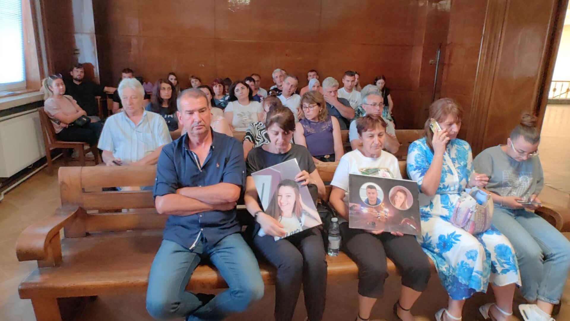 Едва 6 и 7 години затвор за водачите от ПТП-то в Русе, в което загинаха ученици