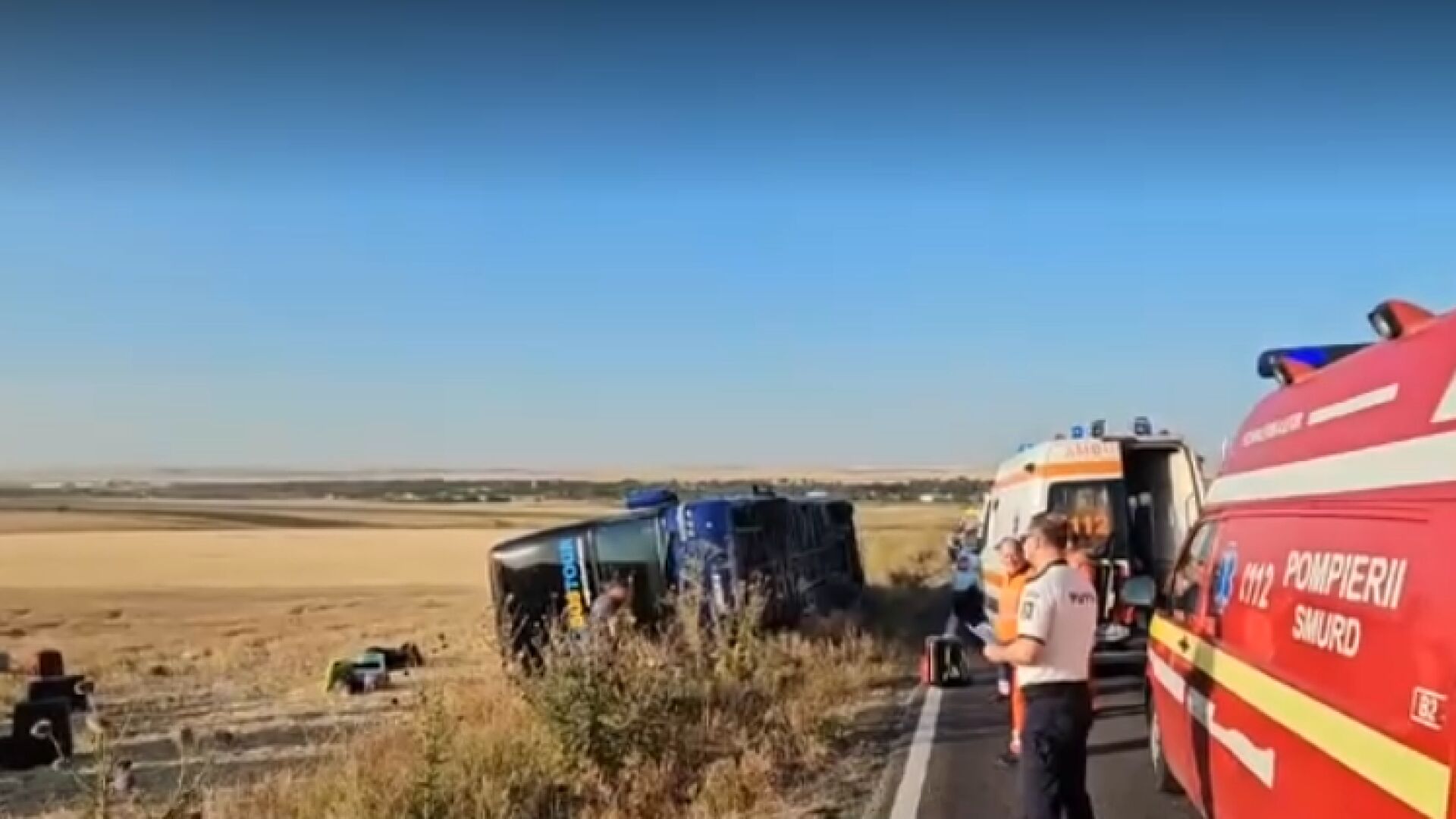 Автобус с 54 украинци, бягащи от войната, катастрофира в Румъния (СНИМКИ)
