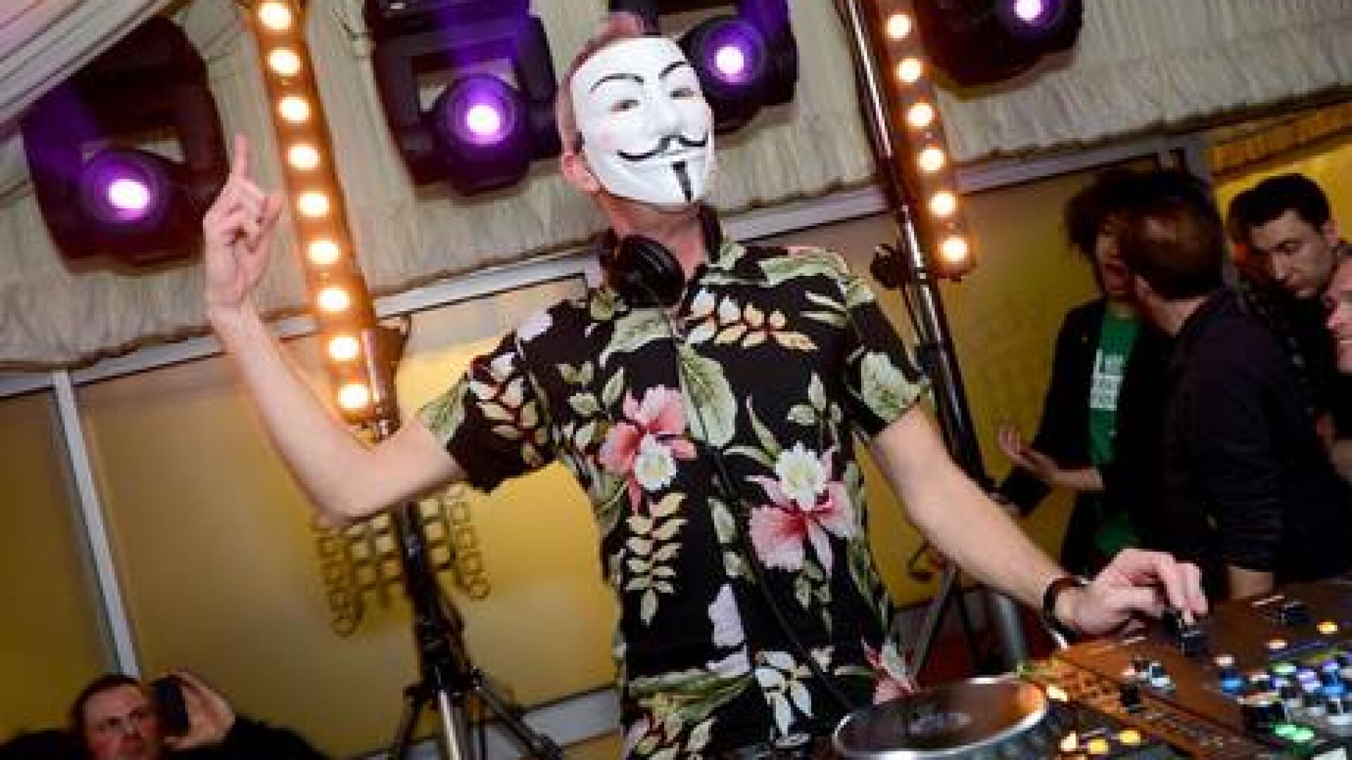 Fatboy Slim с маска на 