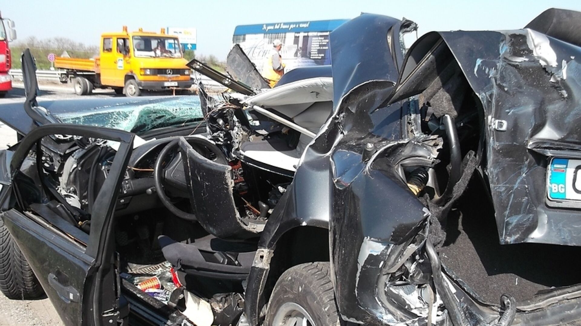 Две верижни катастрофи с 21 коли взеха жертви на АМ 