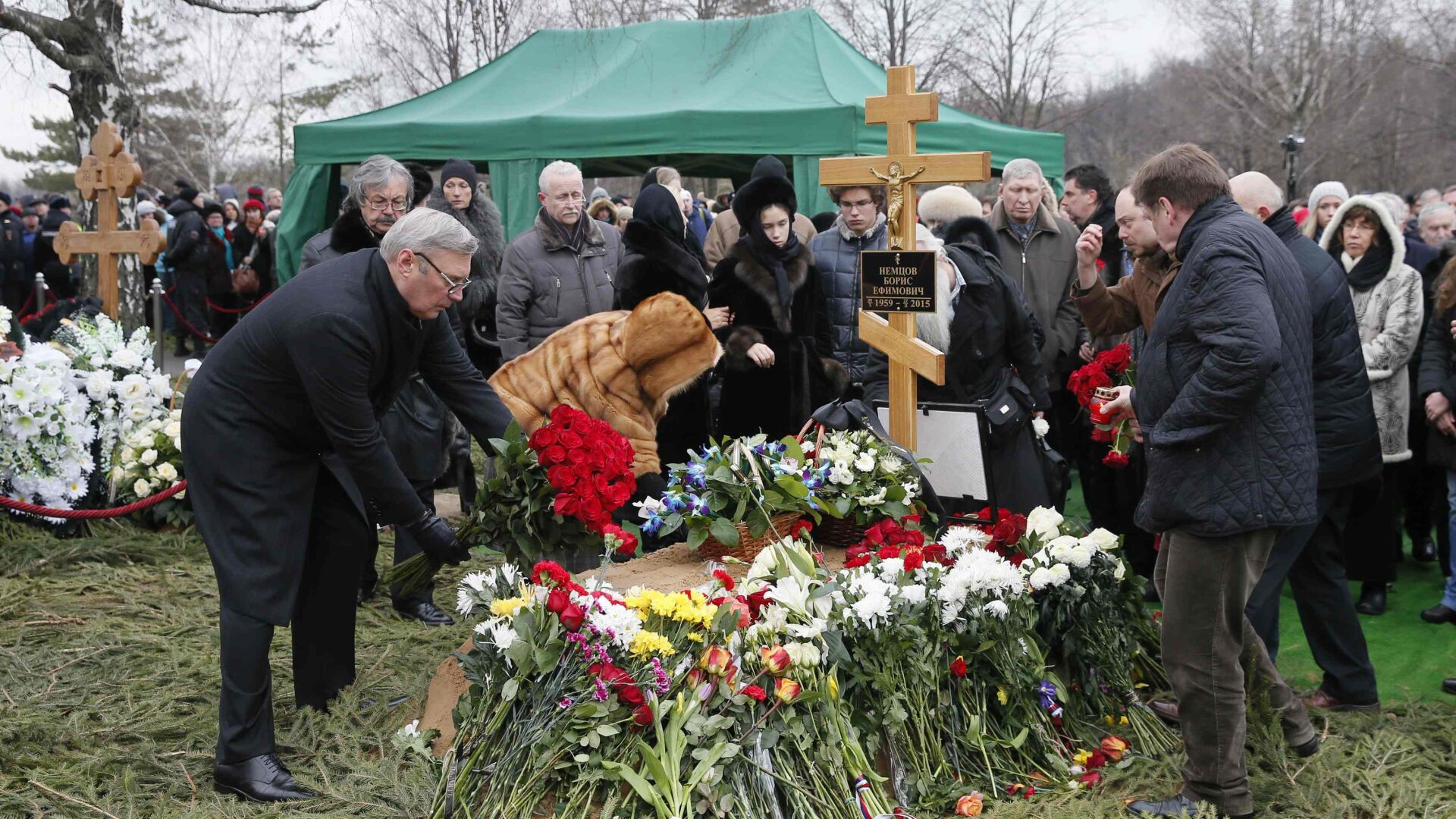 Борис Немцов беше погребан в Москва (СНИМКИ и ВИДЕО)