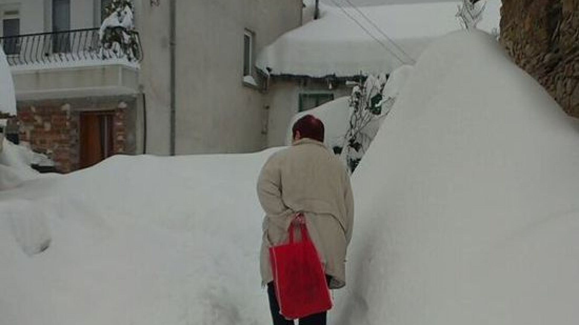 5 дни без снегорин, 4 – без ток в Яворово (СНИМКИ)