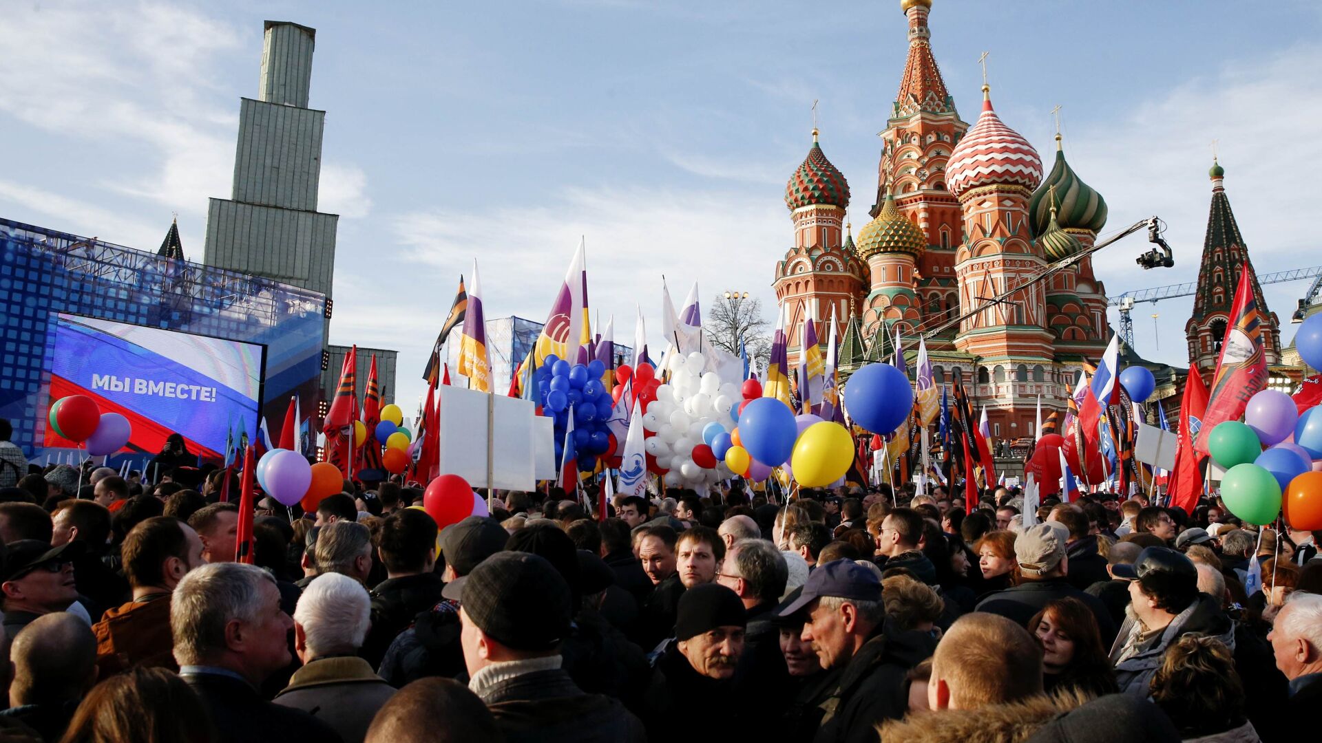 100 000 души и Путин на концерт до Кремъл по повод 1 г. от анексирането на Крим