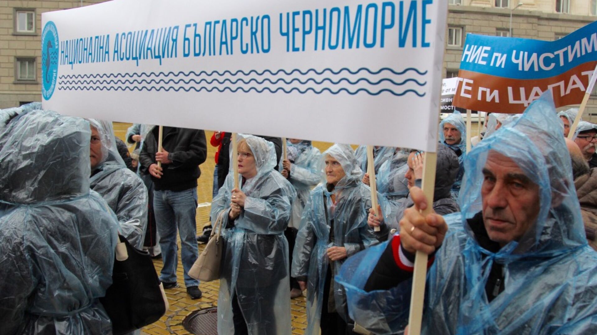 Контрапротест пред президентството (ГАЛЕРИЯ)