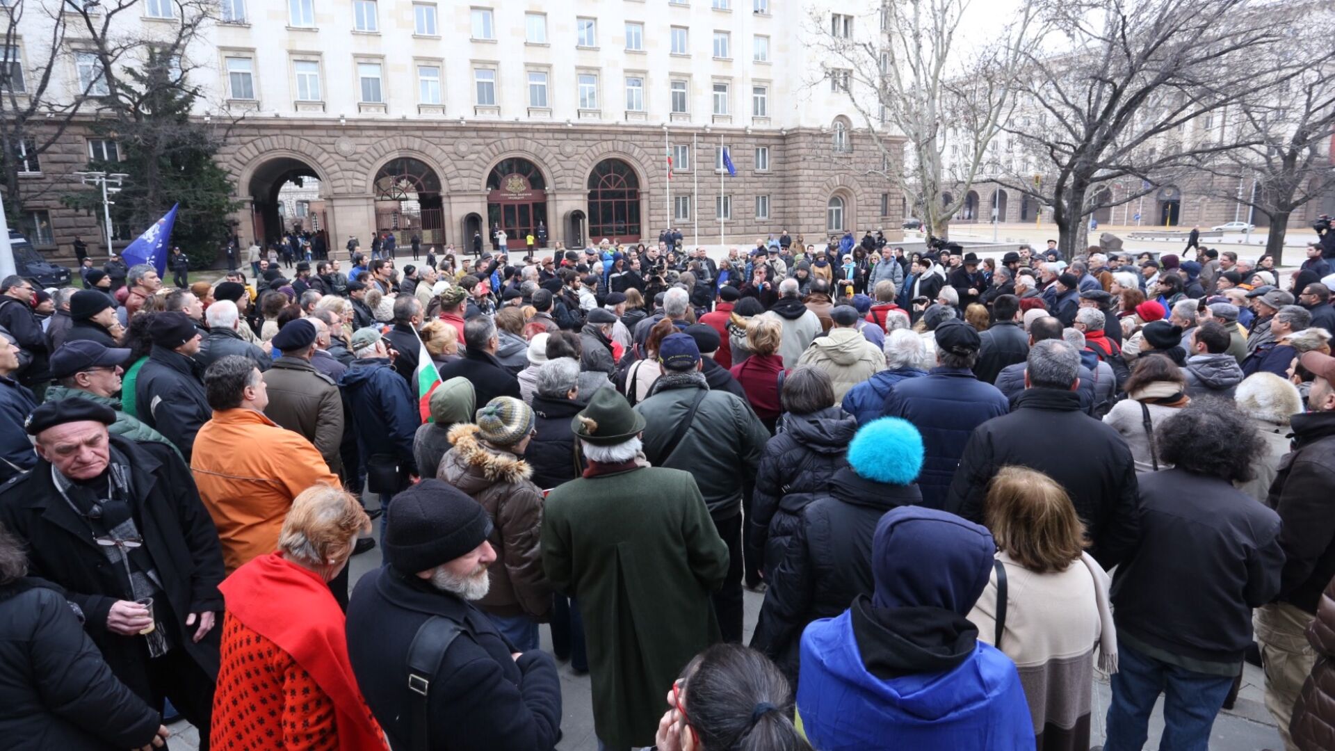 Митинг в подкрепа на католическия свещеник Паоло Кортези (ВИДЕО И СНИМКИ)