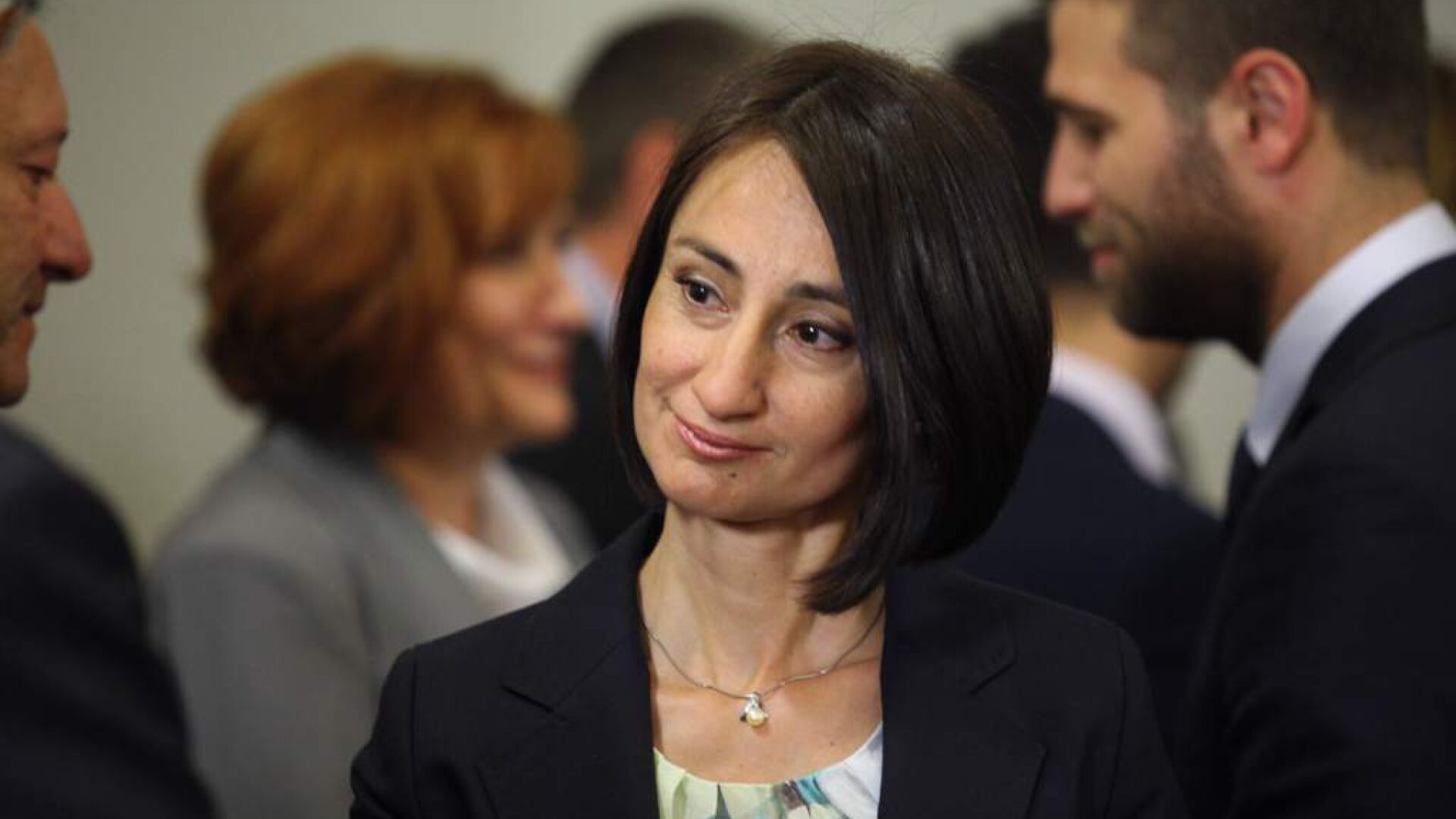 Поздрави и пестеливи обещания при предаването на властта
