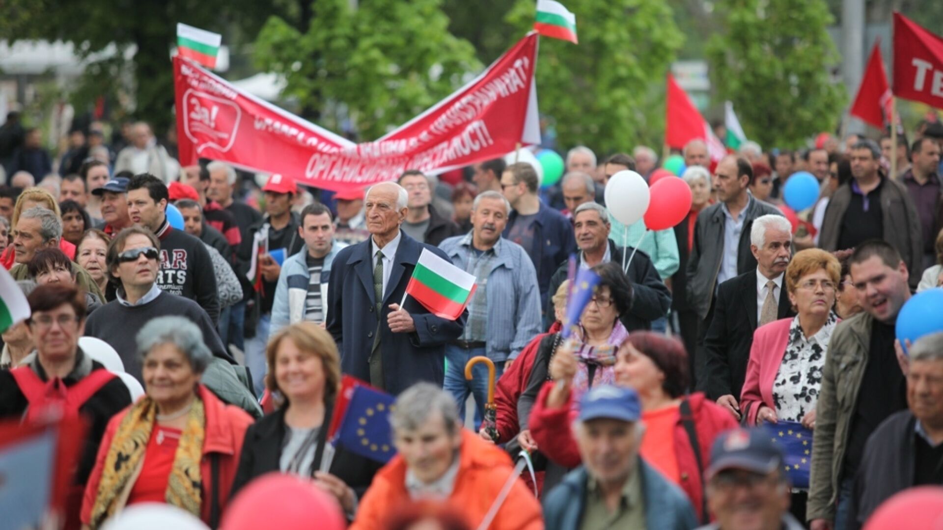 Хиляди социалисти на митинг в София за 1 май