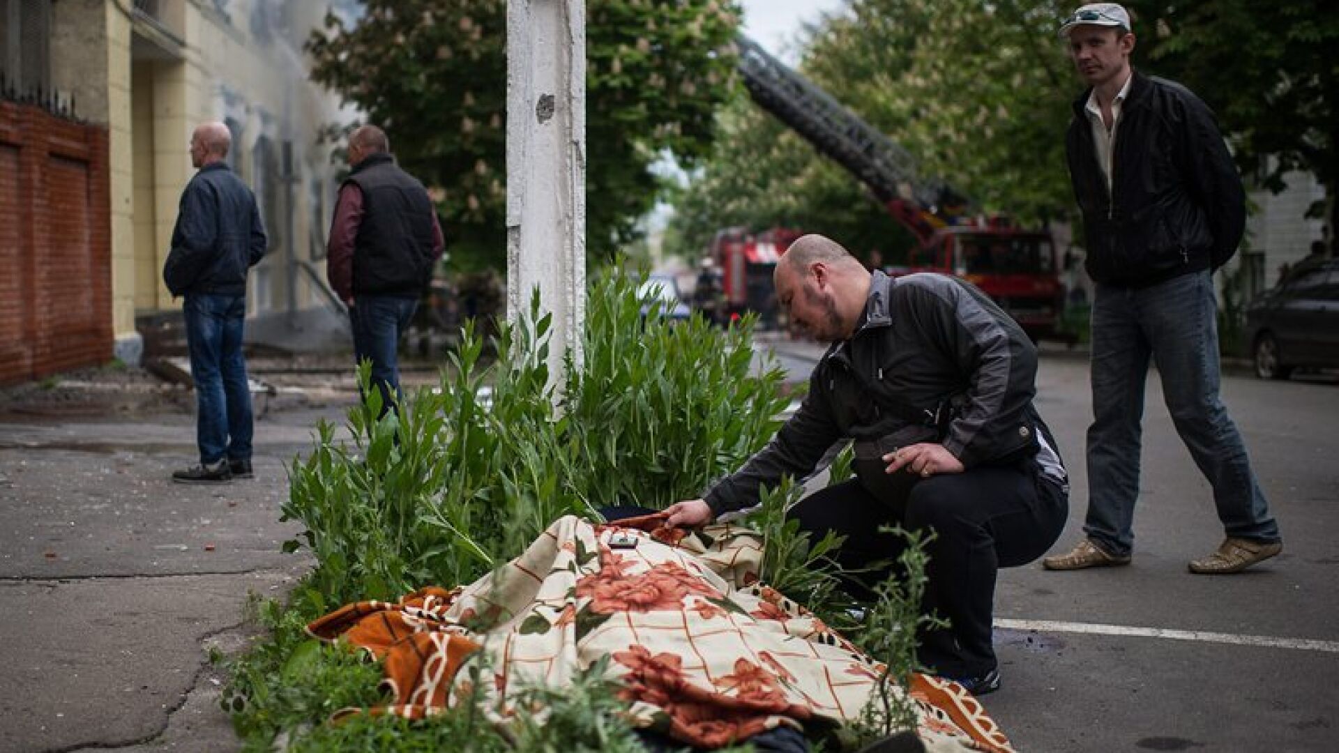 Кървав Ден на победата в Украйна: сблъсъци в Мариупол взеха 21 жертви (18+)