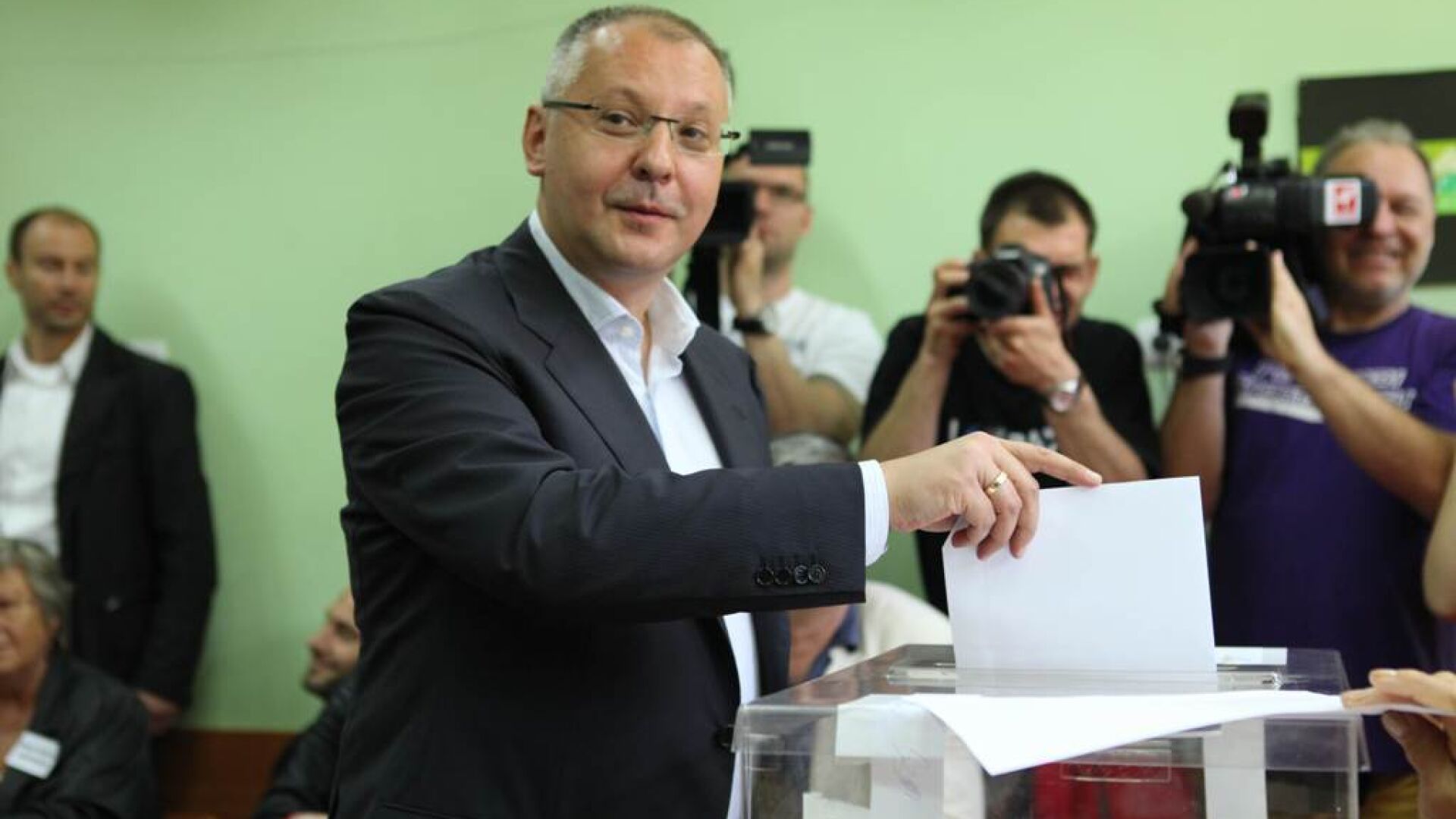 Станишев не се възползва от преференциите (СНИМКИ)