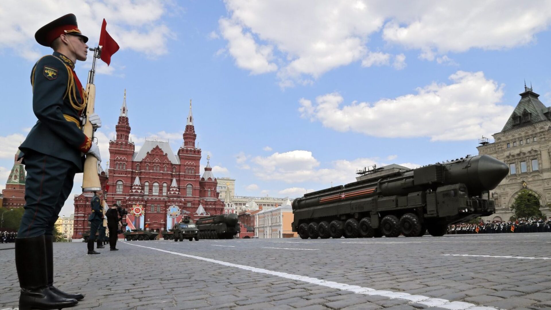 10 000 военни репетираха за парада на Червения площад (СНИМКИ И ВИДЕО)