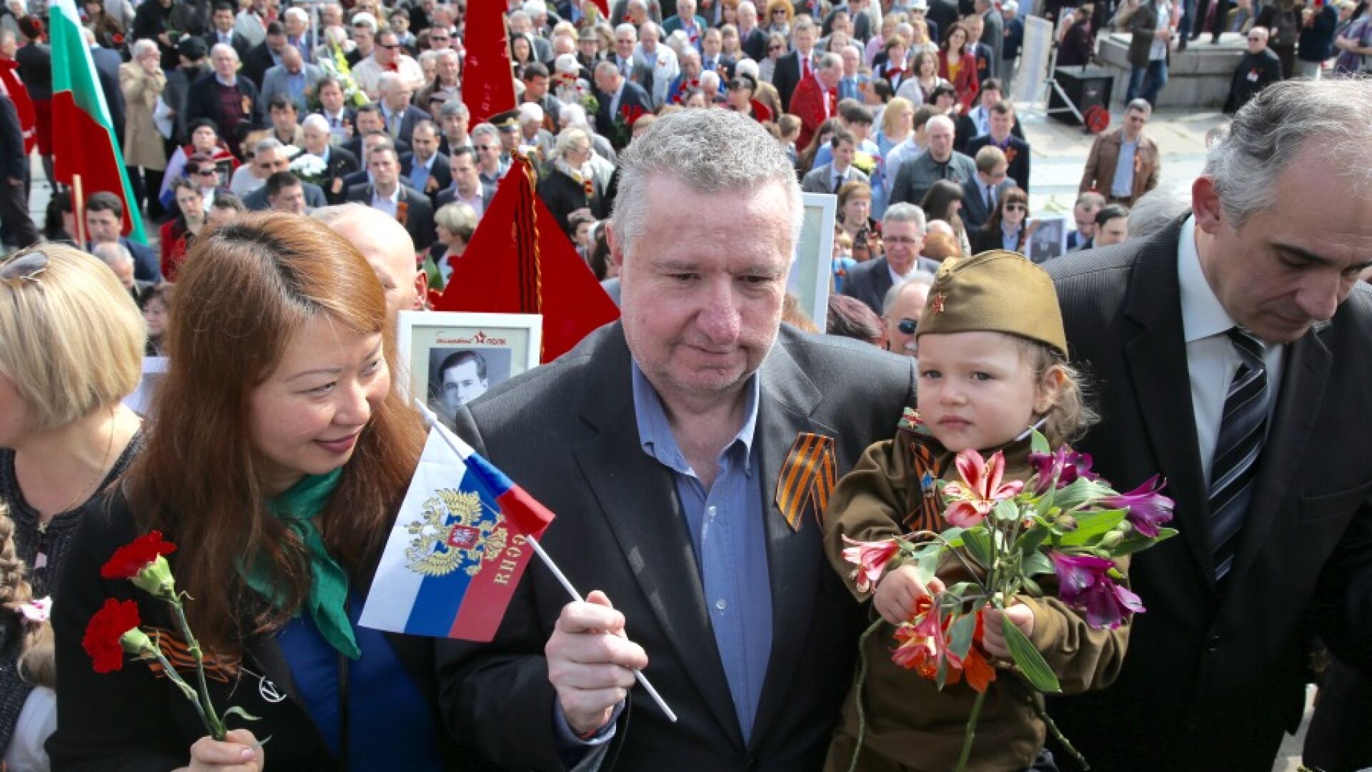 Шествие „Безсмъртният полк” за Деня на победата (СНИМКИ)