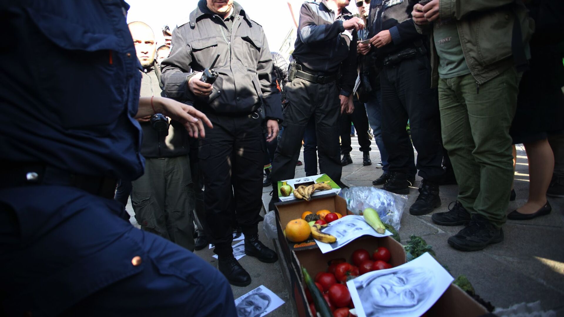 Много полиция не даде на граждани да 