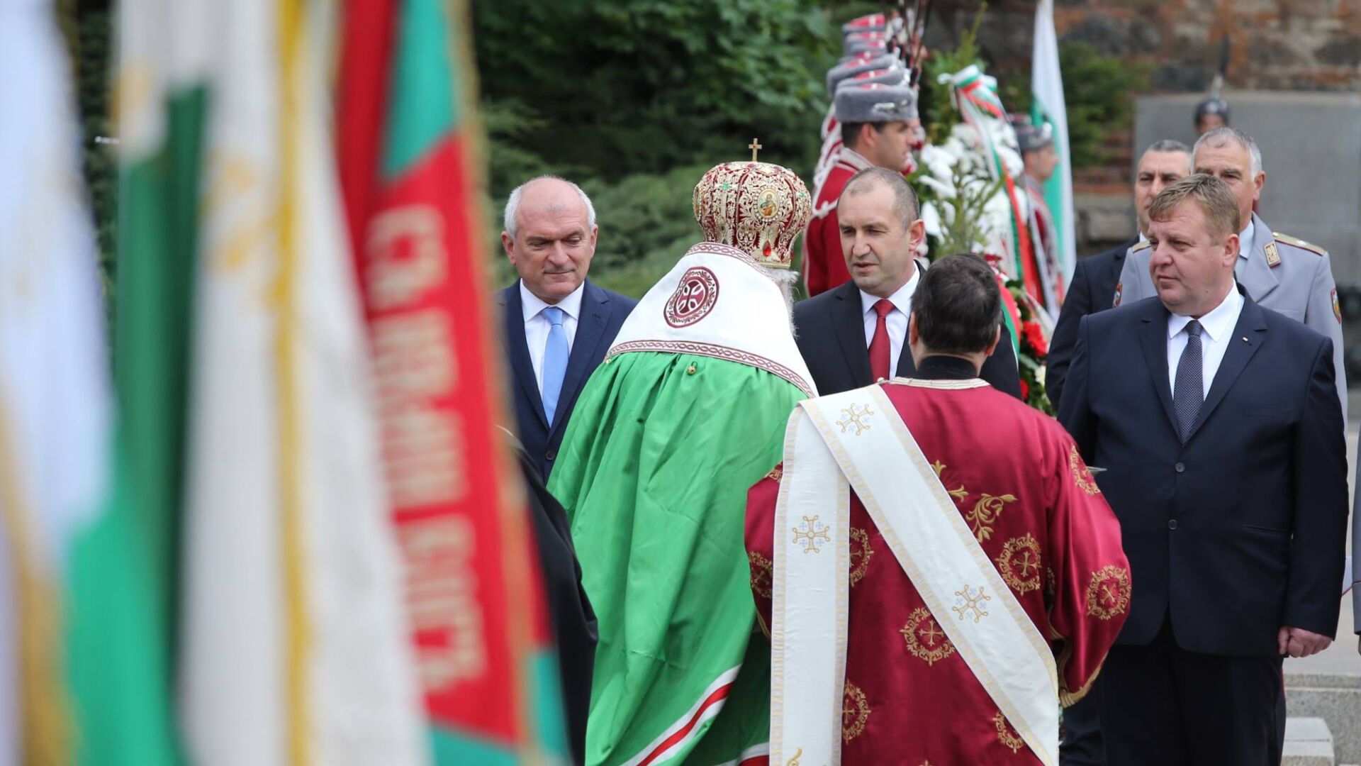 На празника на армията: Освещават бойните знамена (ГАЛЕРИЯ) 