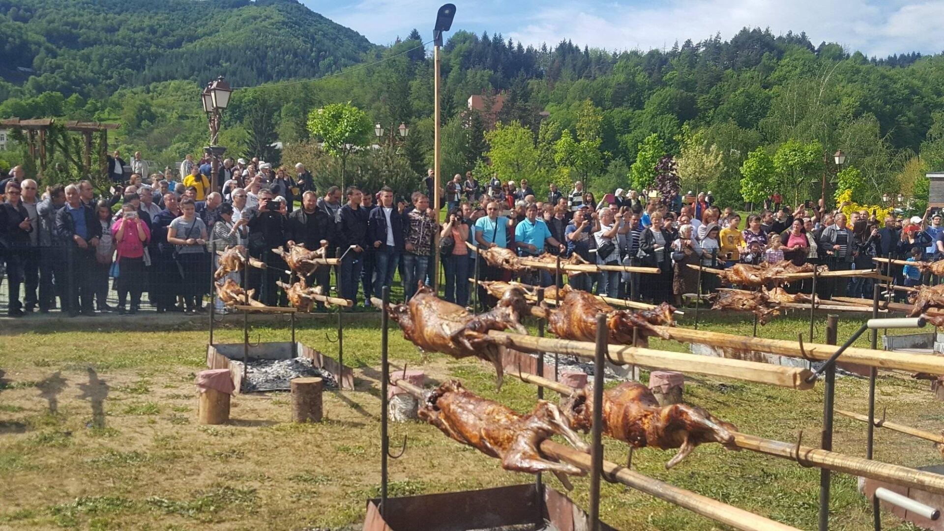 Два дни Златоград е столица на родопското чеверме