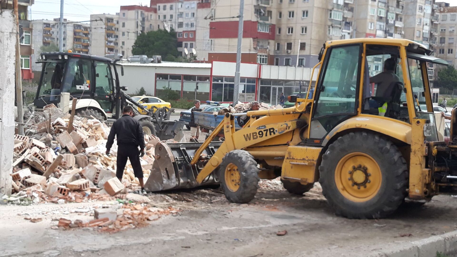 Отново премахват незаконни постройки в Столипиново (СНИМКИ)