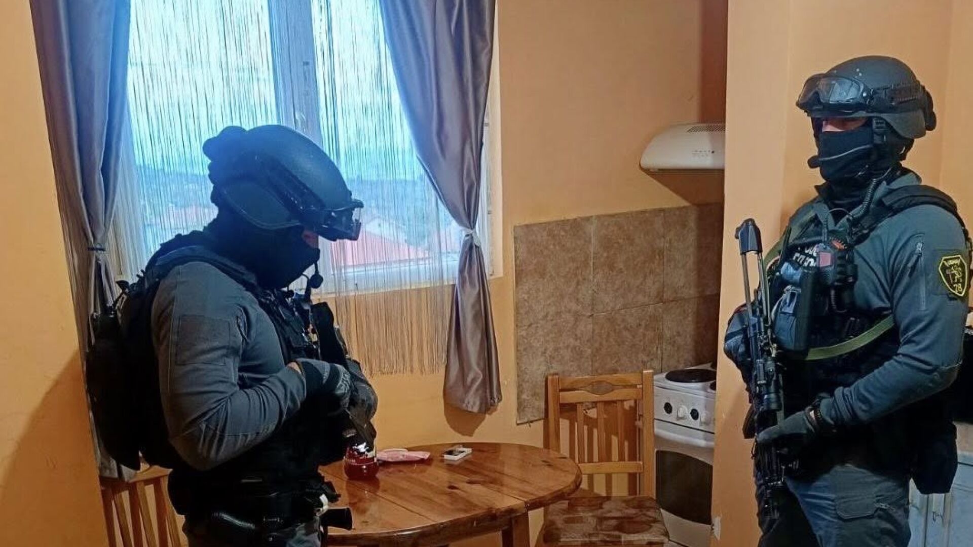 ГДБОП разби ОПГ за наркотоци във Врачанско, деветима са арестувани