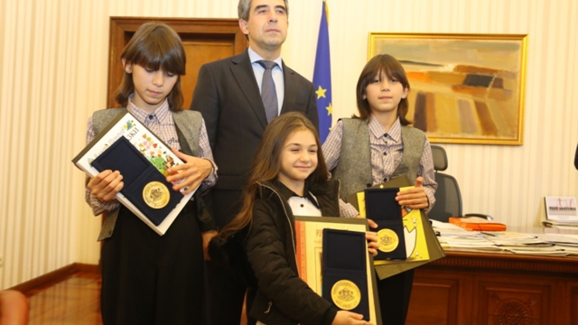 Крисия, Хасан и Ибрахим при президента