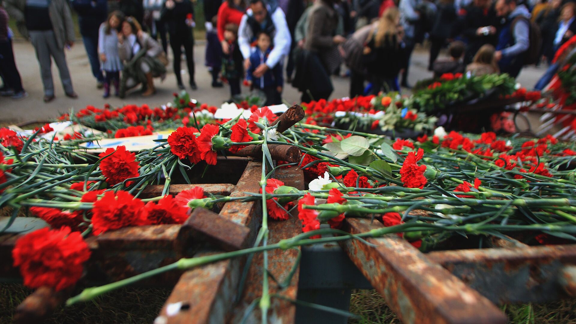 20 000 на митинг в Атина 41 г. след бунта в Политехниката