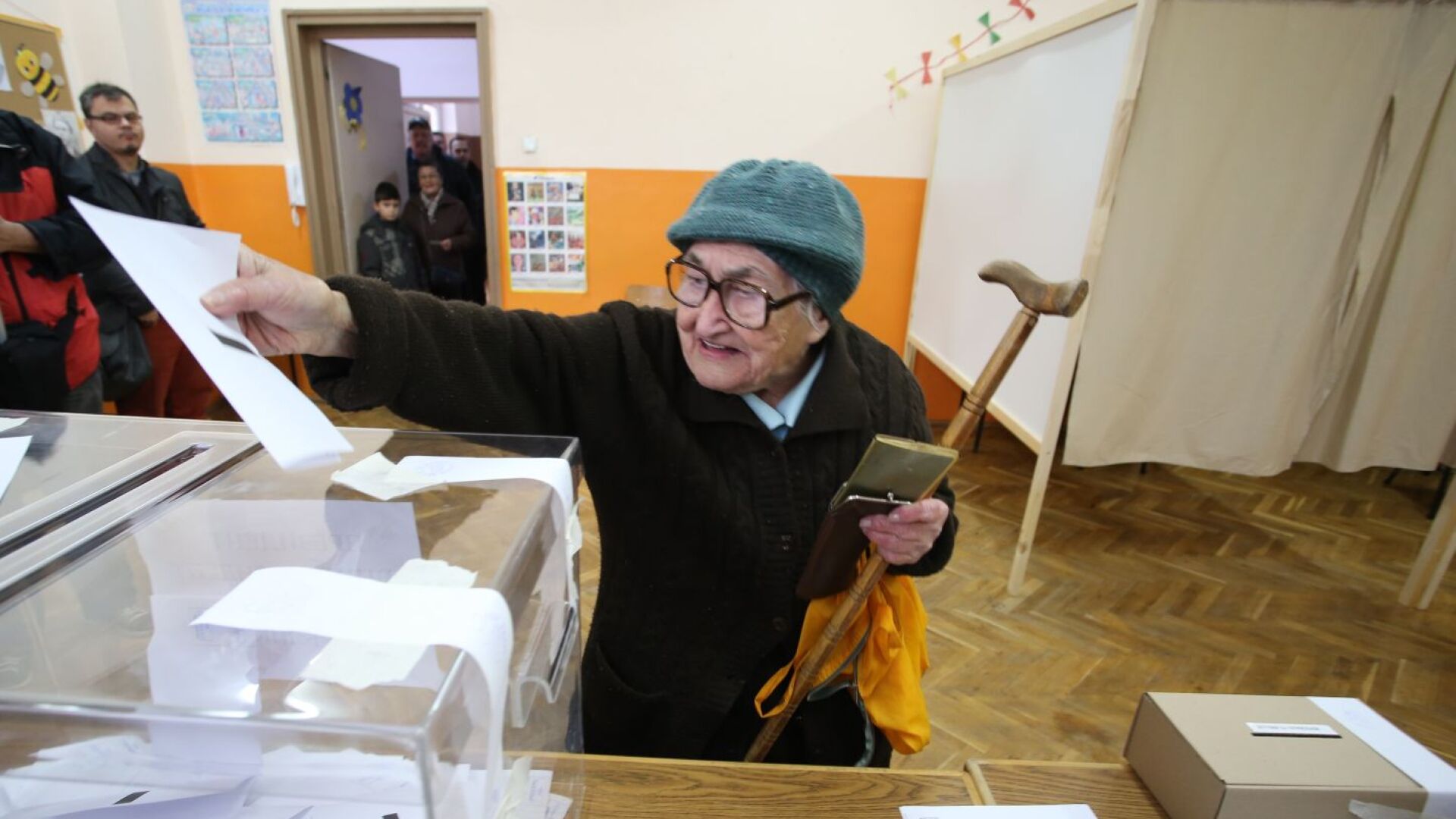 България избира петия си президент (СНИМКИ)