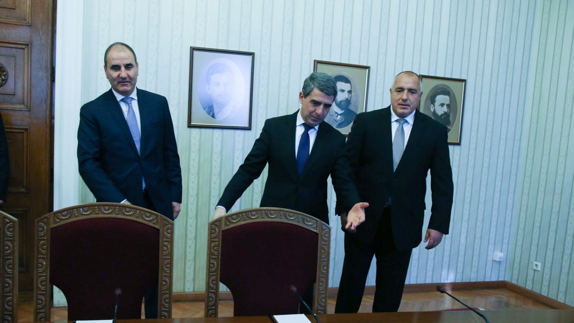 Росен Плевнелиев в началото на консултациите: От вчера сме в политическа криза