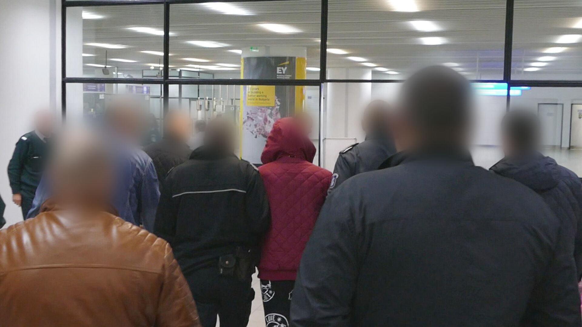 Eкстрадираха руския гуру, търсен за убийство и мъчения на деца