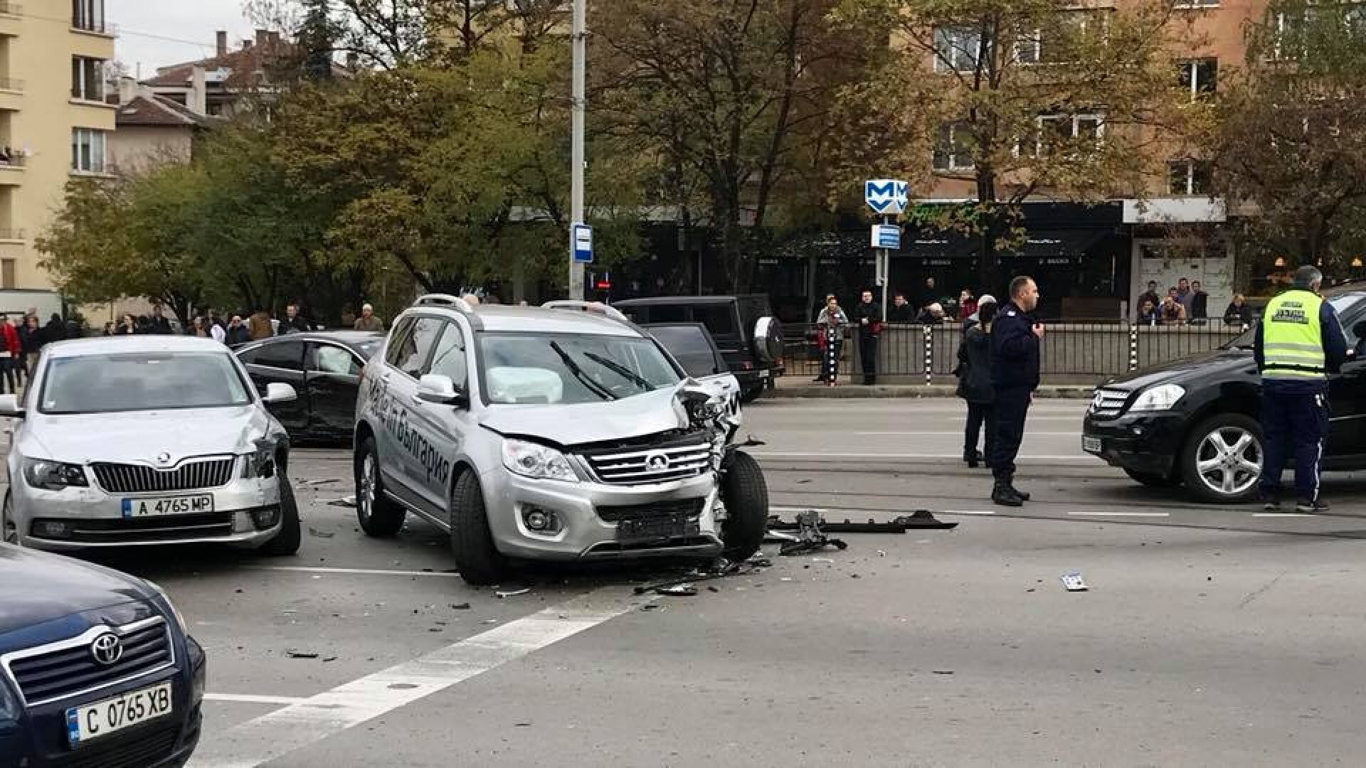 Верижна катастрофа пред столичния хотел „Хемус”
