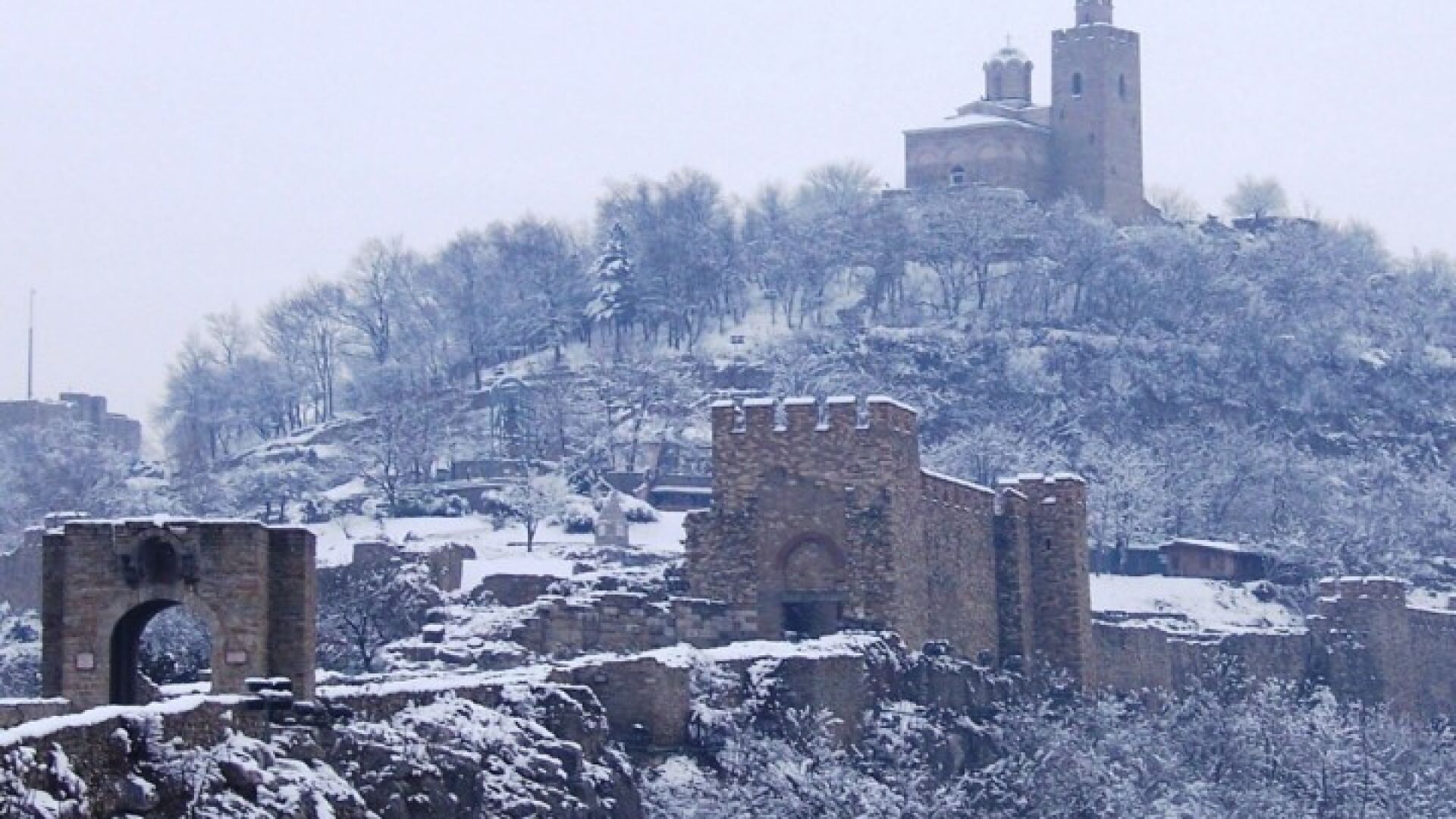 Първи сняг падна на много места в страната (ГАЛЕРИЯ)