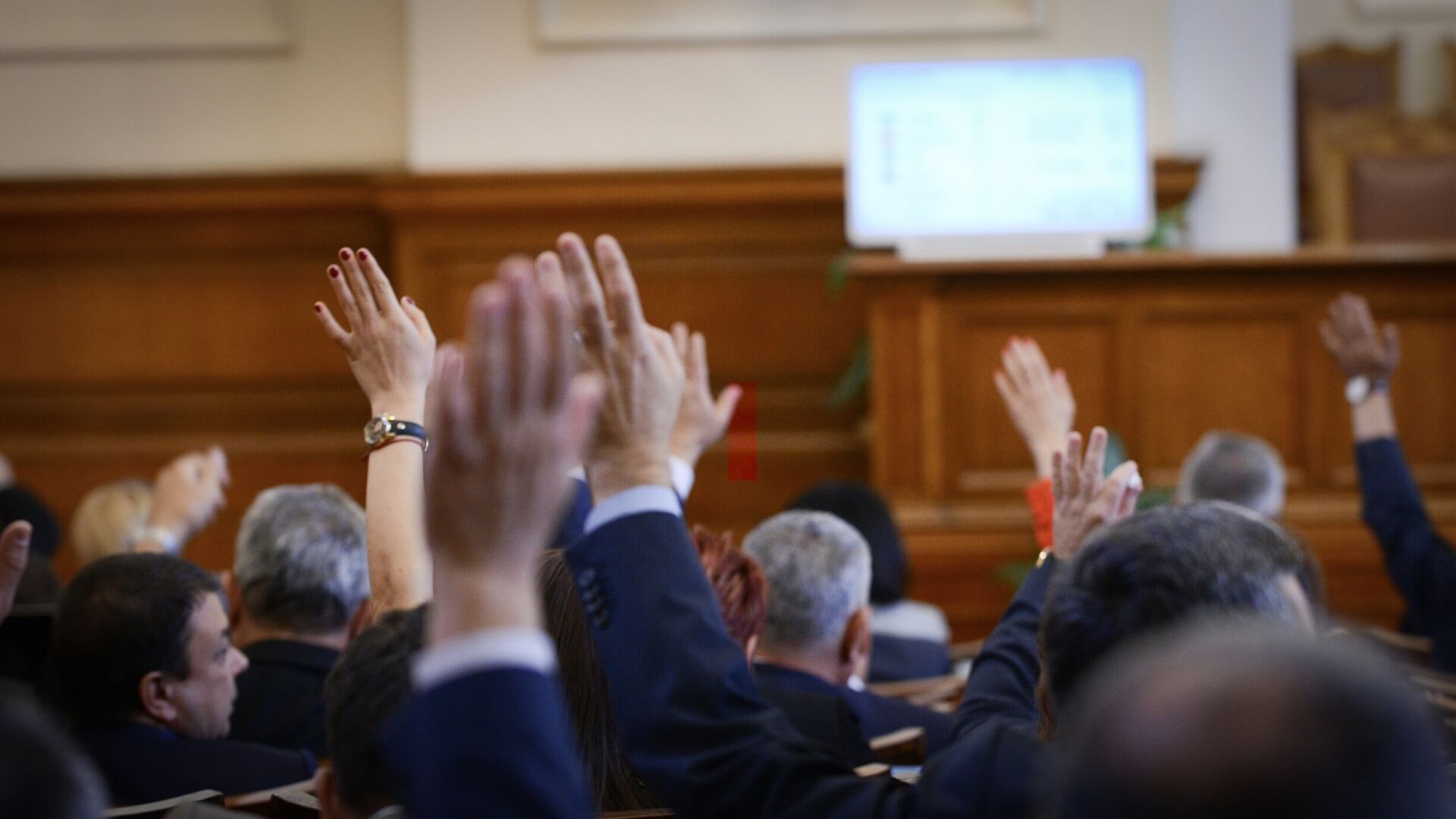 Парламентът събра кворум на ръба за обсъждане на бюджетите