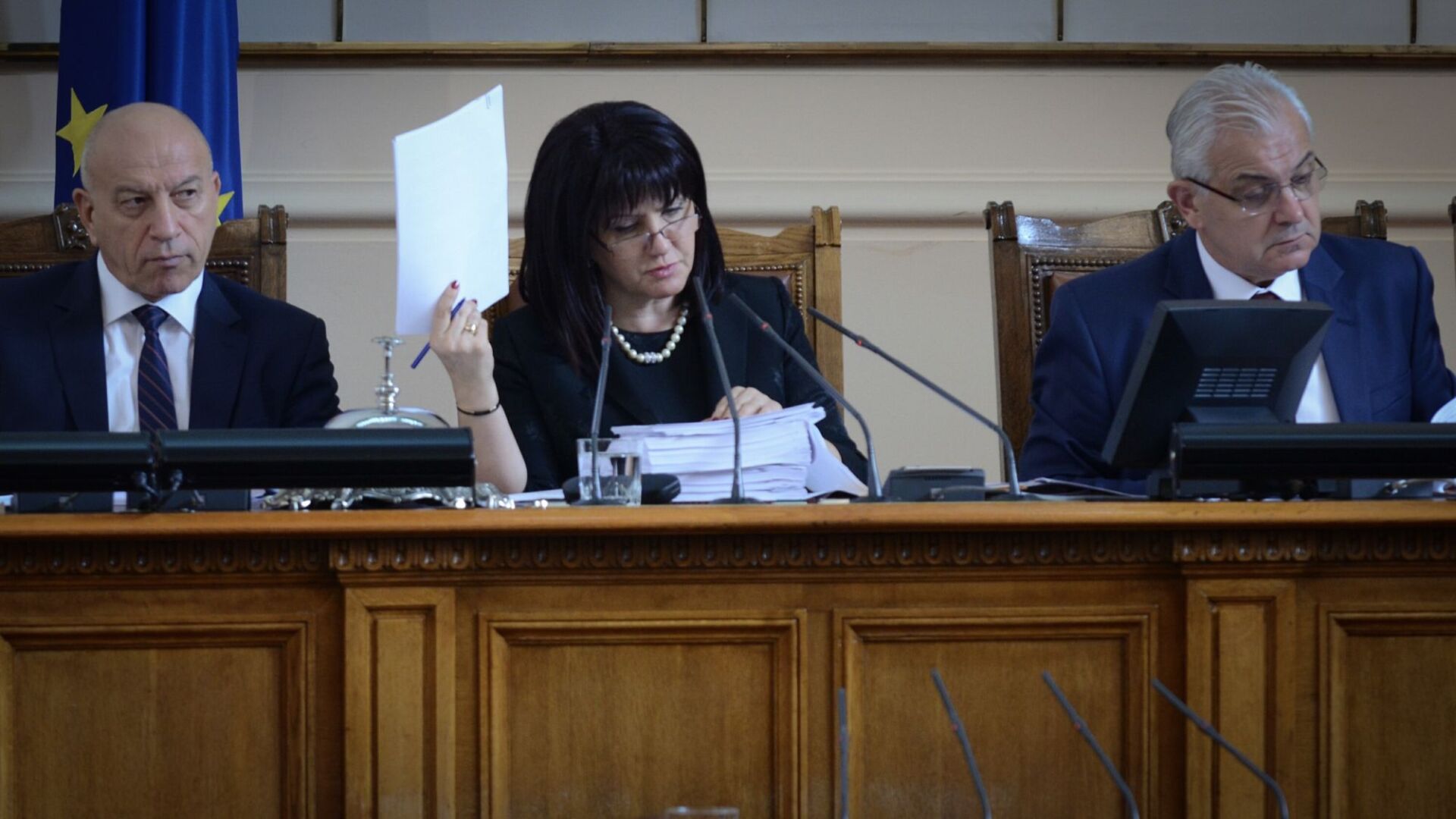 Депутатите едва събраха кворум за първо четене на Бюджет 2019
