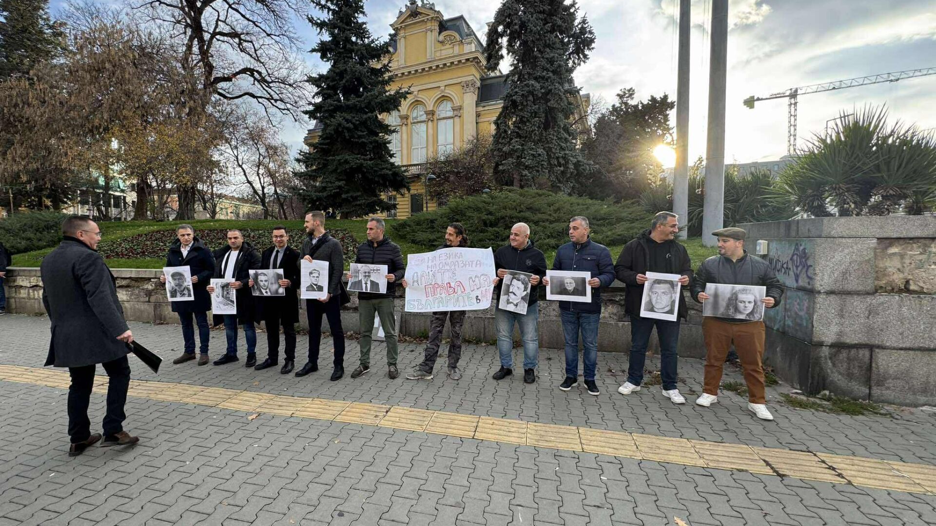 Протест в подкрепа на нападнатия журналист Владимир Перев в Скопие