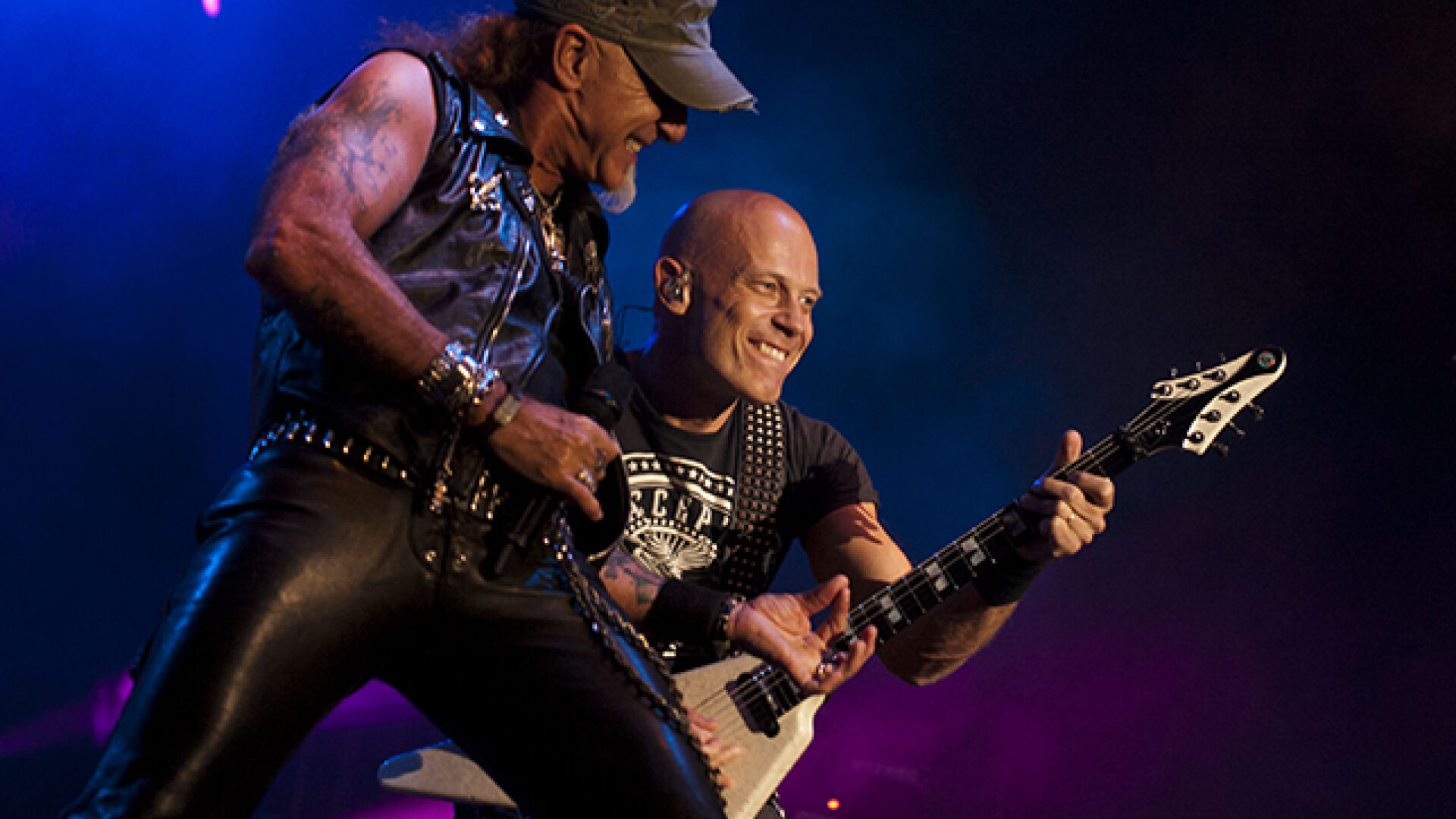 Accept в София