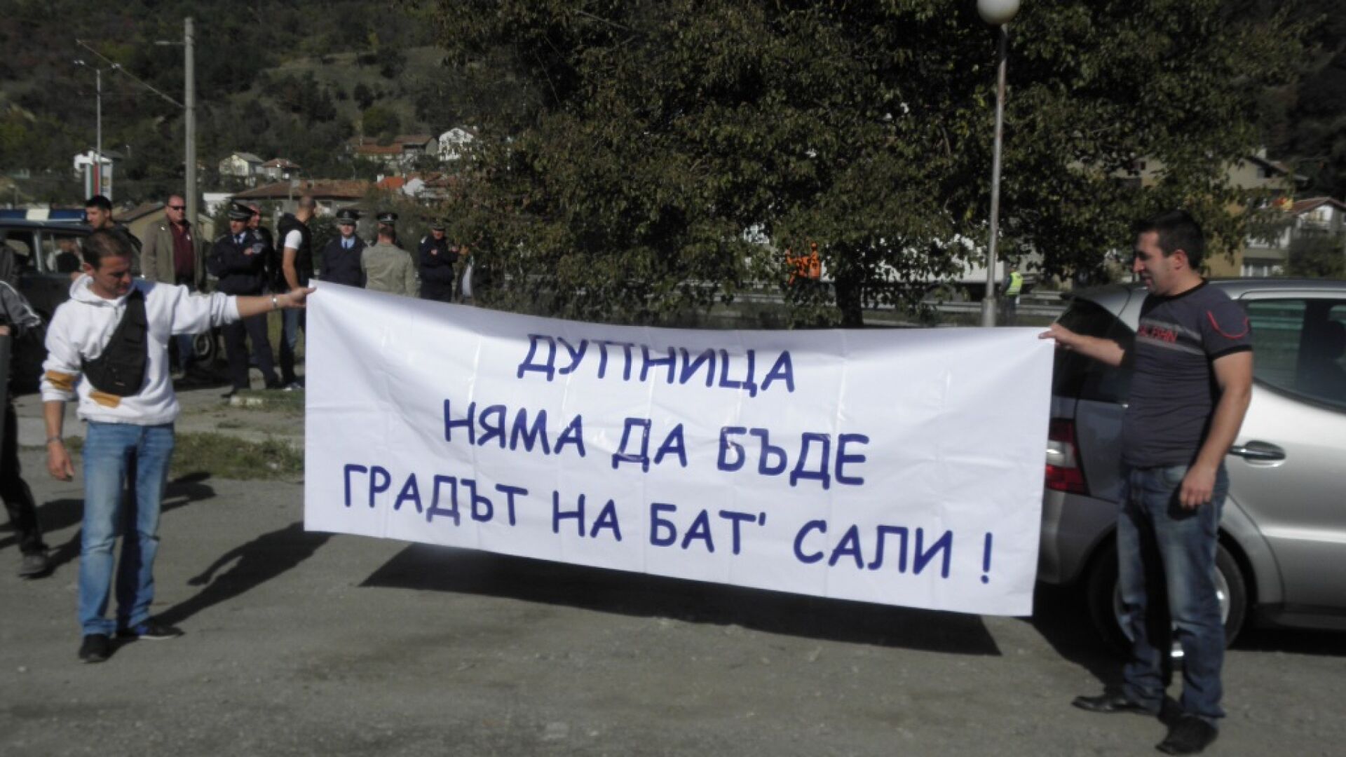 Блокади, протести и закани за обсада на парламента заради разпределението на мандатите