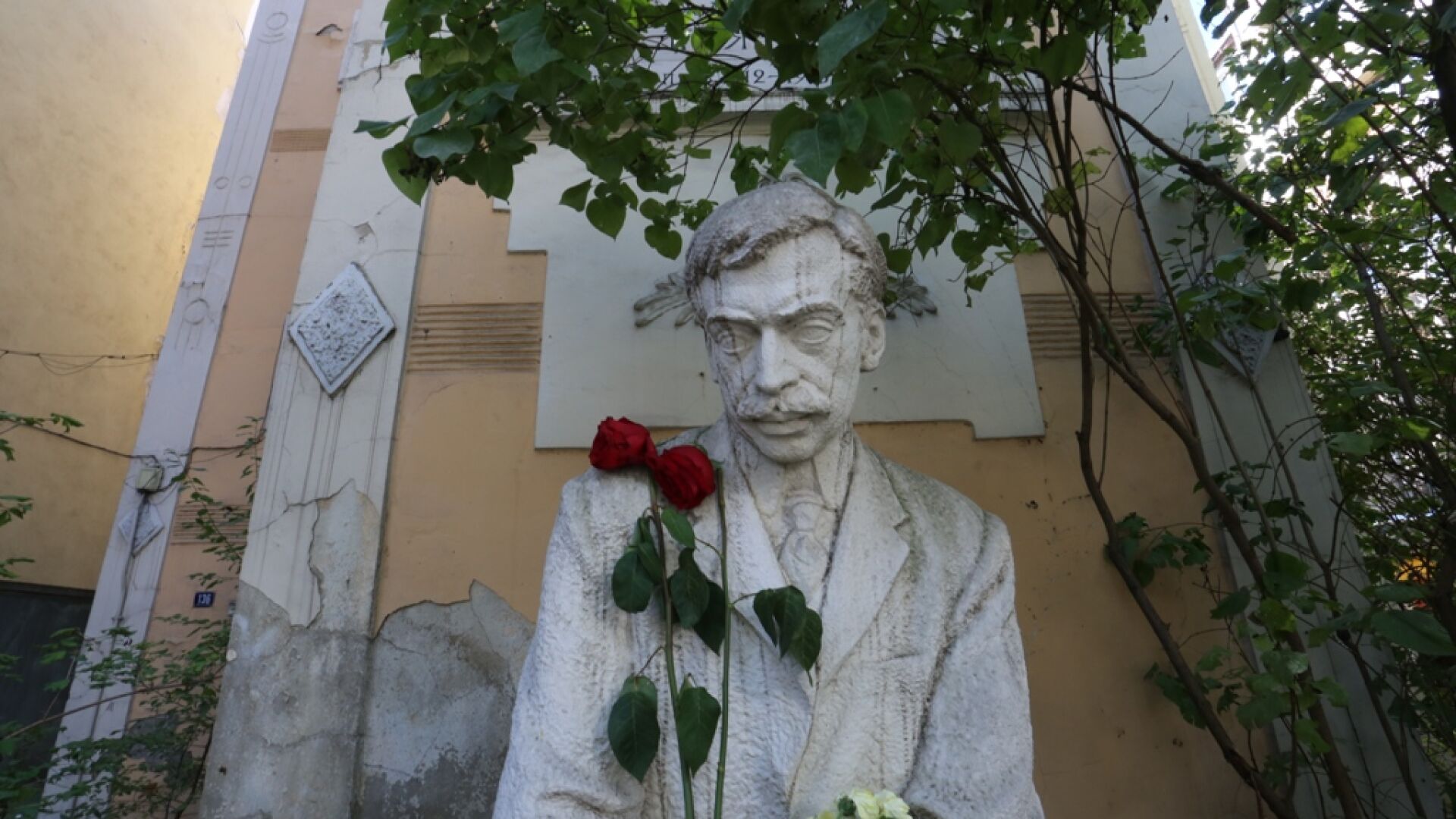 Къщата на Яворов – чезнеща пред разруха история (СНИМКИ)