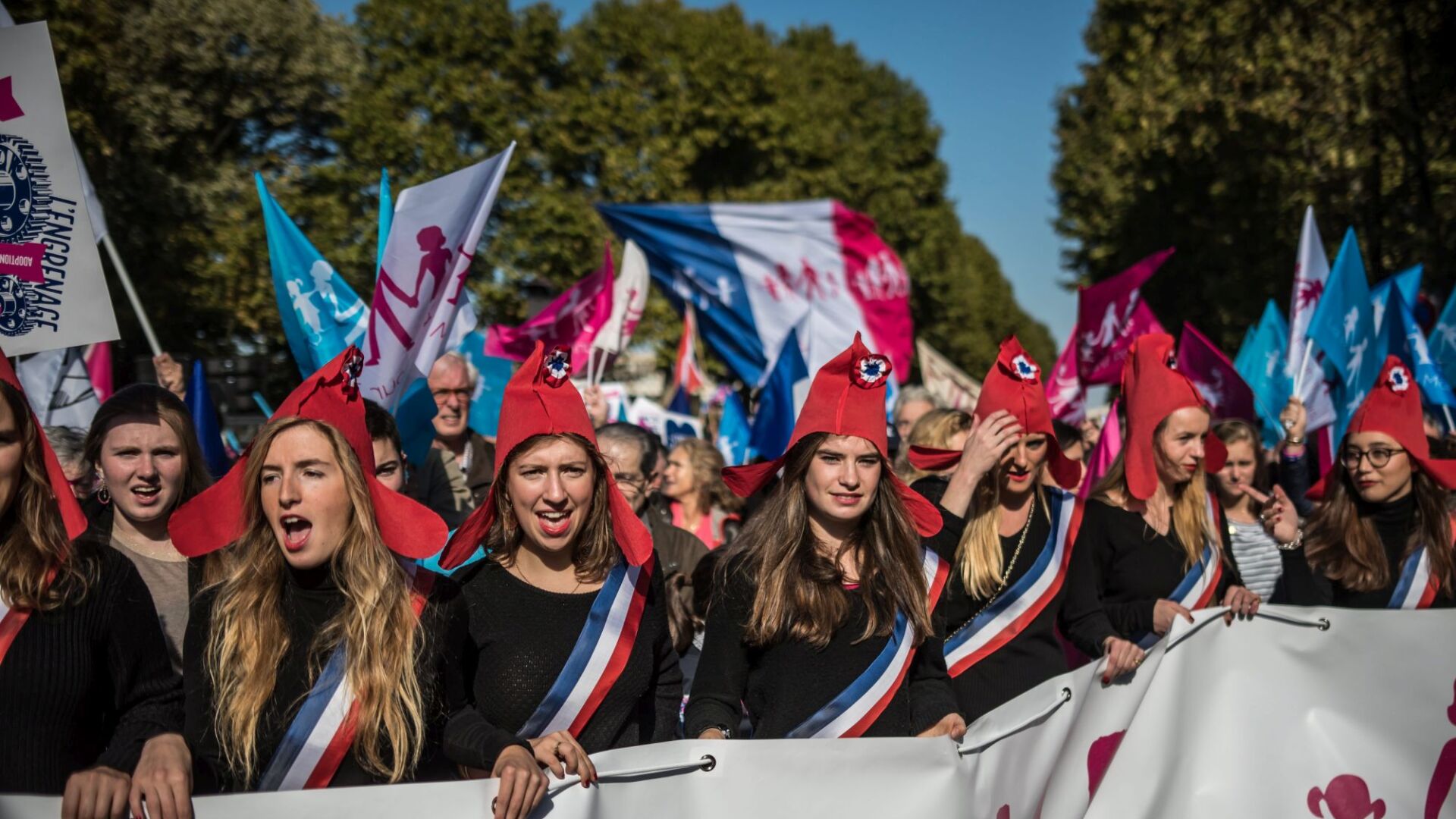 Хиляди на протест срещу гей браковете в Париж (СНИМКИ)