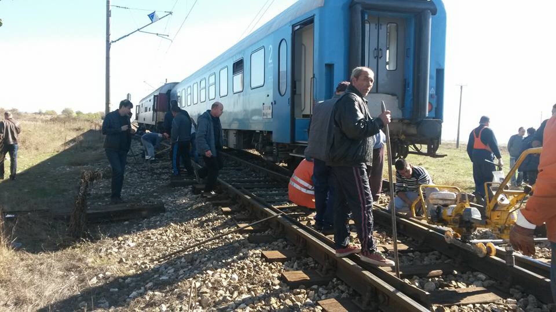 Влак дерайлира близо до Сопот