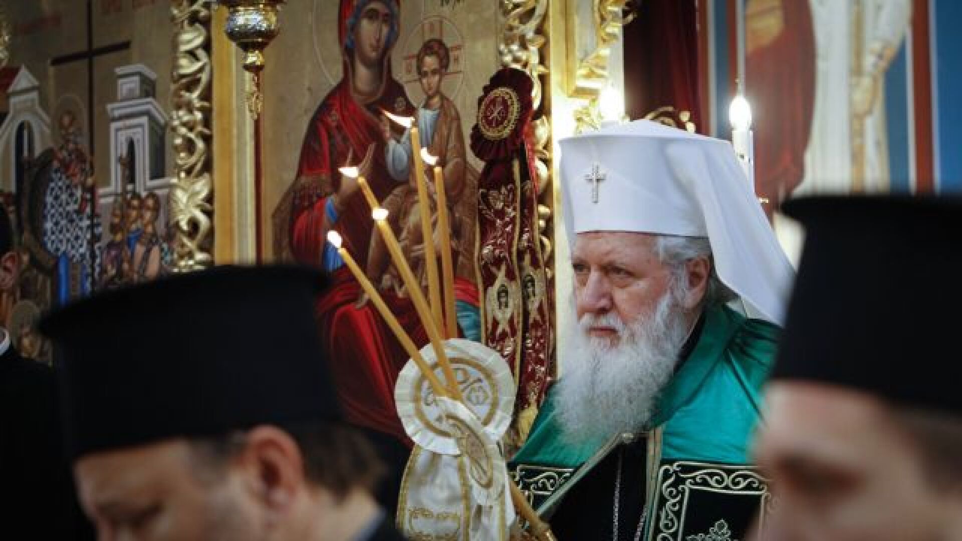 Освещават новия храм 