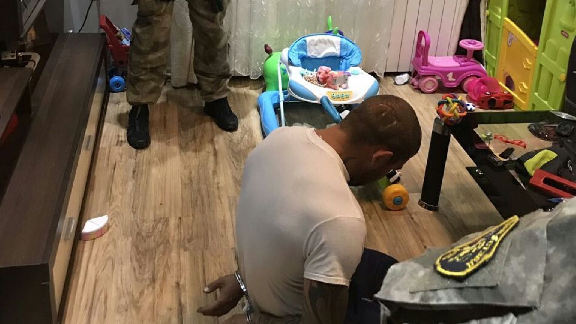 Акция заради наркотици в Бургас, задържани са 12 души (СНИМКИ)
